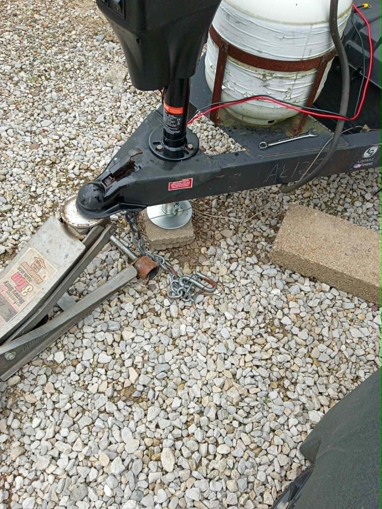 VEVOR Electric Trailer Jack, 5000 lbs, Heavy Duty RV Electric Power Tongue Jack with 2 Way Connector, Manual Crank Handle & Weatherproof Jack Cover, 10