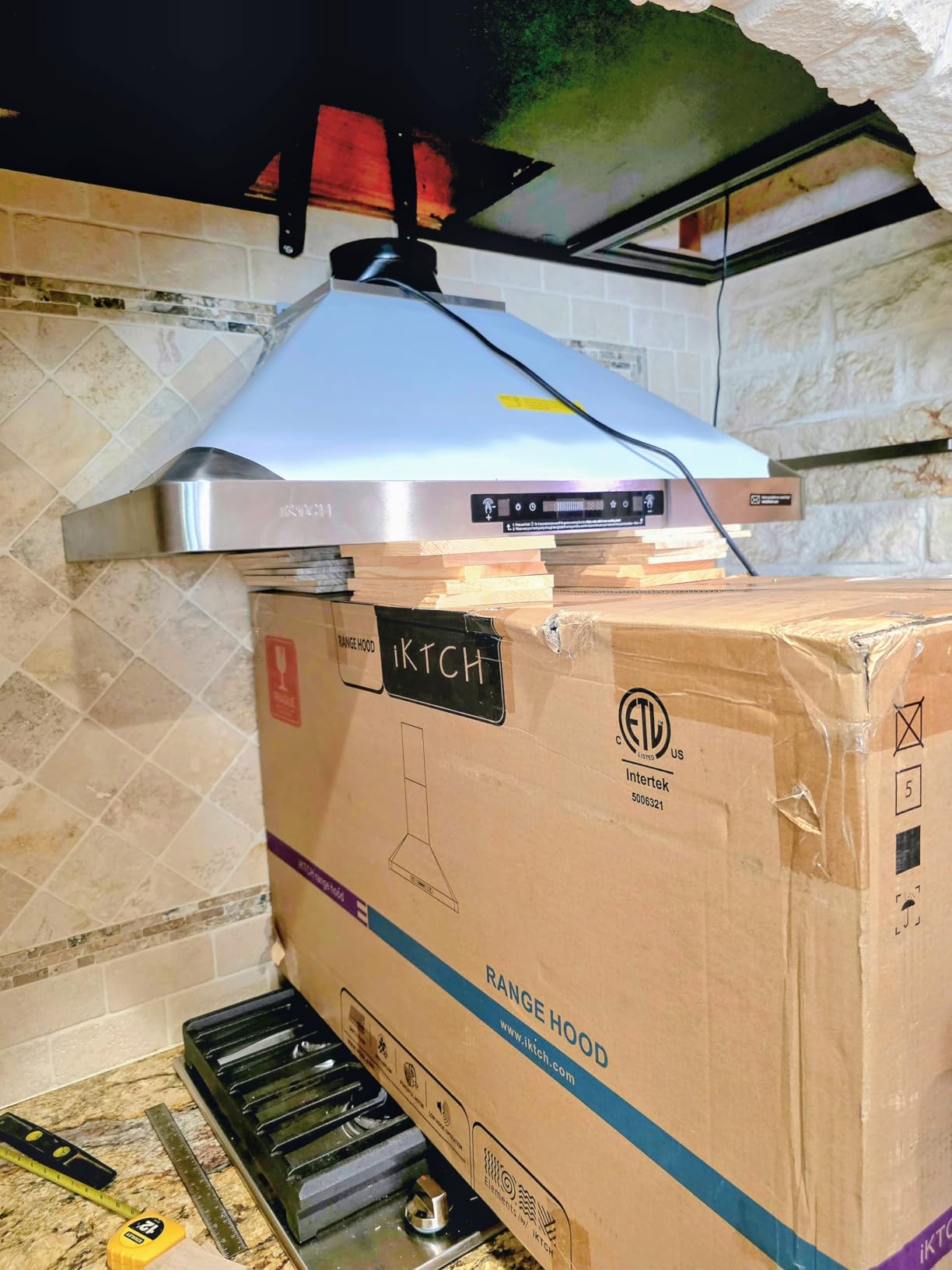 30-Inch Wall Mount Range Hood, 900 CFM Ducted Vent Hood with 4-Speed Fan, Gesture Sensing & Touch Control, Stainless Steel Kitchen Chimney Vent with Adjustable LED Lights customer photo 1