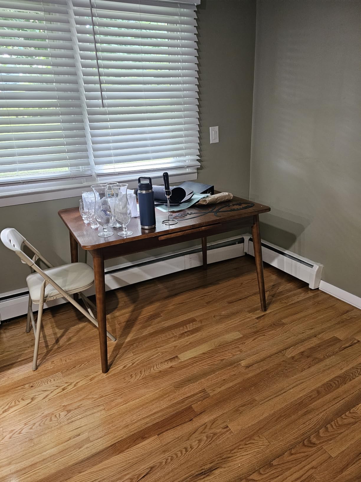 Muwuele Solid Wood Extendable Dining Table for 4-8 People with Seamless Extension from 47.2 to 63 Inches, Easy Assembly, Expandable Tables for Small Spaces, Dining Room, Kitchen, Living Room, Walnut customer photo 2