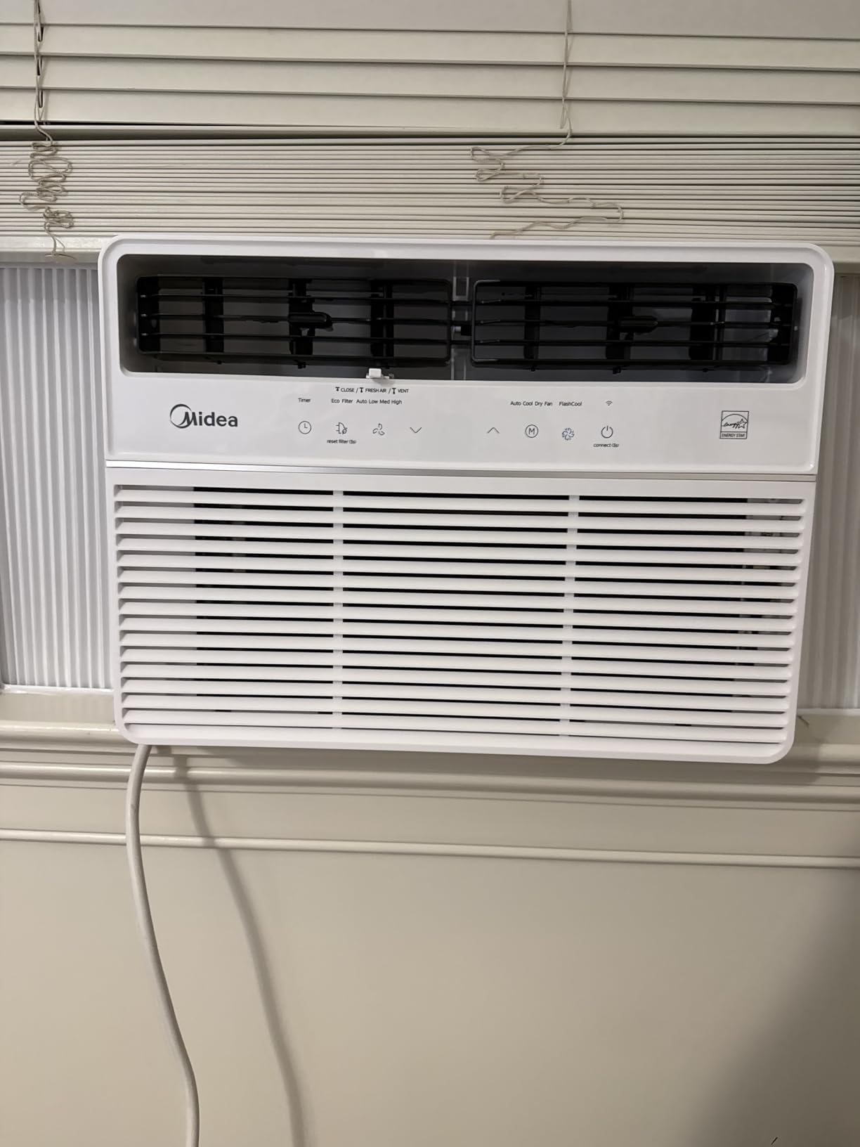 Midea 14,000 BTU Smart Inverter Window Air Conditioner with APP, Alexa Control, 115V AC Unit Cools up to 700 Sq. Ft, Quiet Operation, Energy Saving, Remote & Easy Installation Kit, White customer photo 2