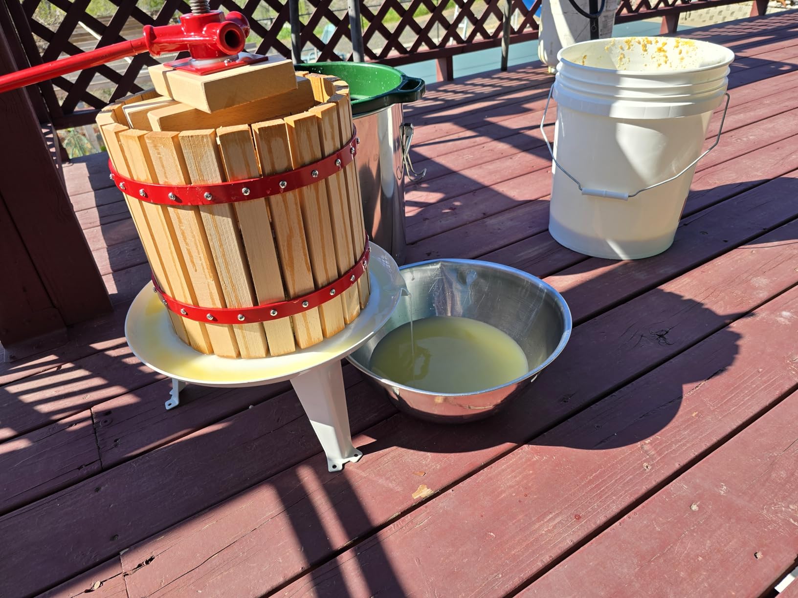 VEVOR 3.2 Gal/12L Fruit Wine Press, Solid Wood Basket with 8 Blocks, Heavy Duty Manual Juice Maker, Cider Apple Grape Tincture Honey Olive Oil Making Press with Handle for Kitchen, Home customer photo 1