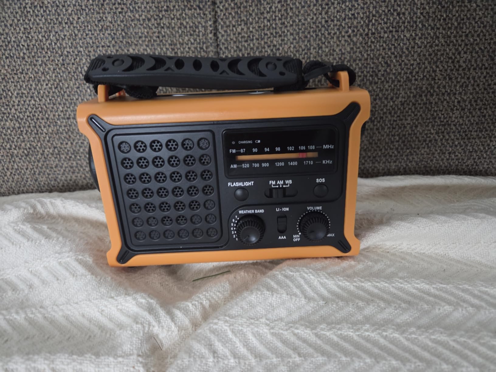Raynic 12000mAh Emergency Weather Radio, AM/FM/NOAA Solar Hand Crank Radio with 2X Panel, USB & USB-C Charging, LED Flashlight, Reading Light & SOS for Power Outages, Hurricane, Storms, Camping customer photo 1