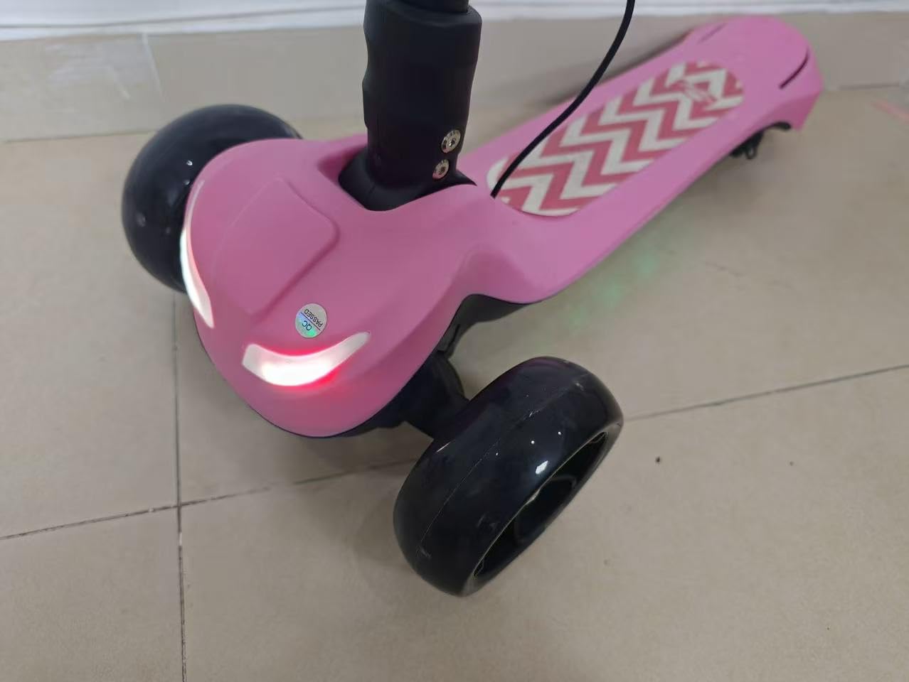 Electric Scooter for Kids Ages 3-12, Full Body Lights Up, Wide Deck, 3 Adjustable Heights, 5MPH Safe Speed, 90min Riding, Foldable 3 Wheel Electric Scooter for Kids Boys Girls Toddler customer photo 1