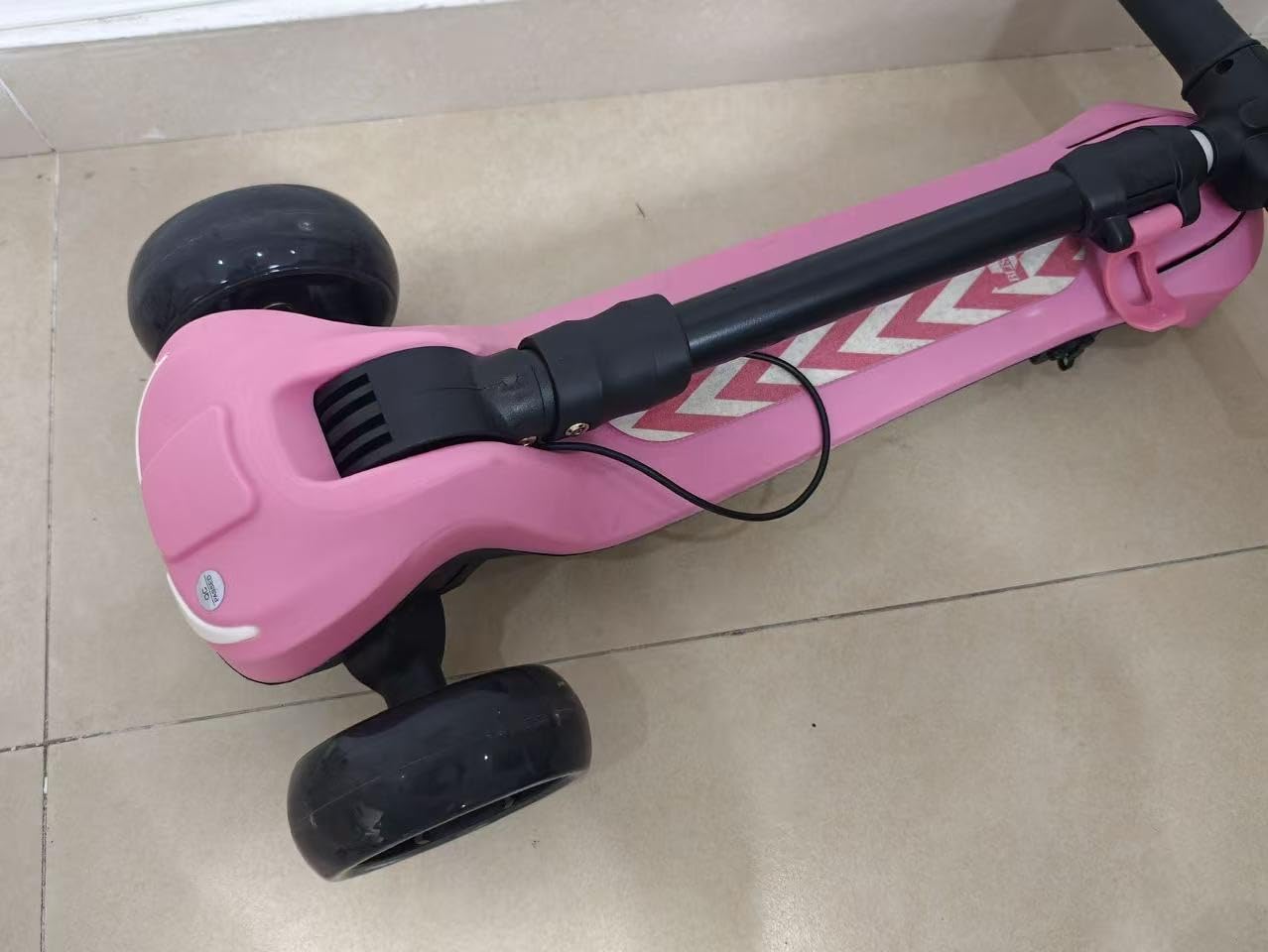 Electric Scooter for Kids Ages 3-12, Full Body Lights Up, Wide Deck, 3 Adjustable Heights, 5MPH Safe Speed, 90min Riding, Foldable 3 Wheel Electric Scooter for Kids Boys Girls Toddler customer photo 2