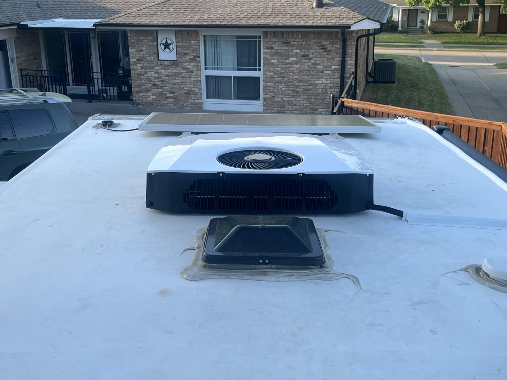 12V RV Air Conditioner with Heat Pump, 11,500 BTU Rooftop AC Unit for Vans, Campers, Trailers, Low Power Consumption, Quiet Operation customer photo 1
