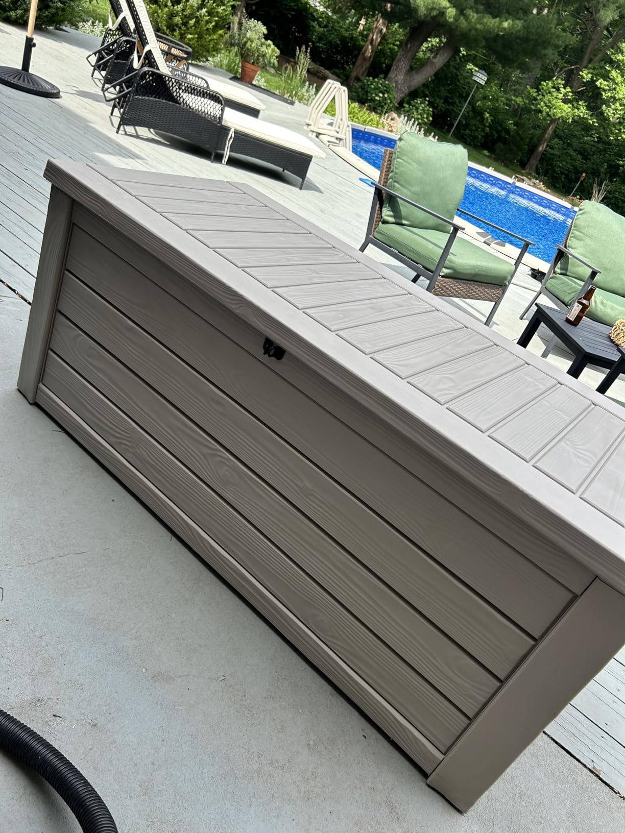 Keter Westwood 150 Gal Outdoor Storage Box for Patio and Pool Accessories | Light Grey, Resin, Large, Weatherproof, Lockable, Hydraulic Pistons, Easy Assembly, Organization, Patio Cushions Storage customer photo 2