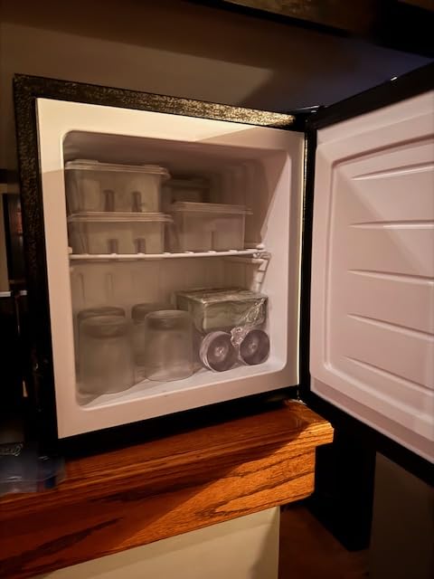 Antarctic Star 6.0 Cu.ft Upright Freezer, Small Stand Up Freezer with Adjustable Thermostat, Removable Glass Shelves, for Bedroom/Home/Dorms, White customer photo 2