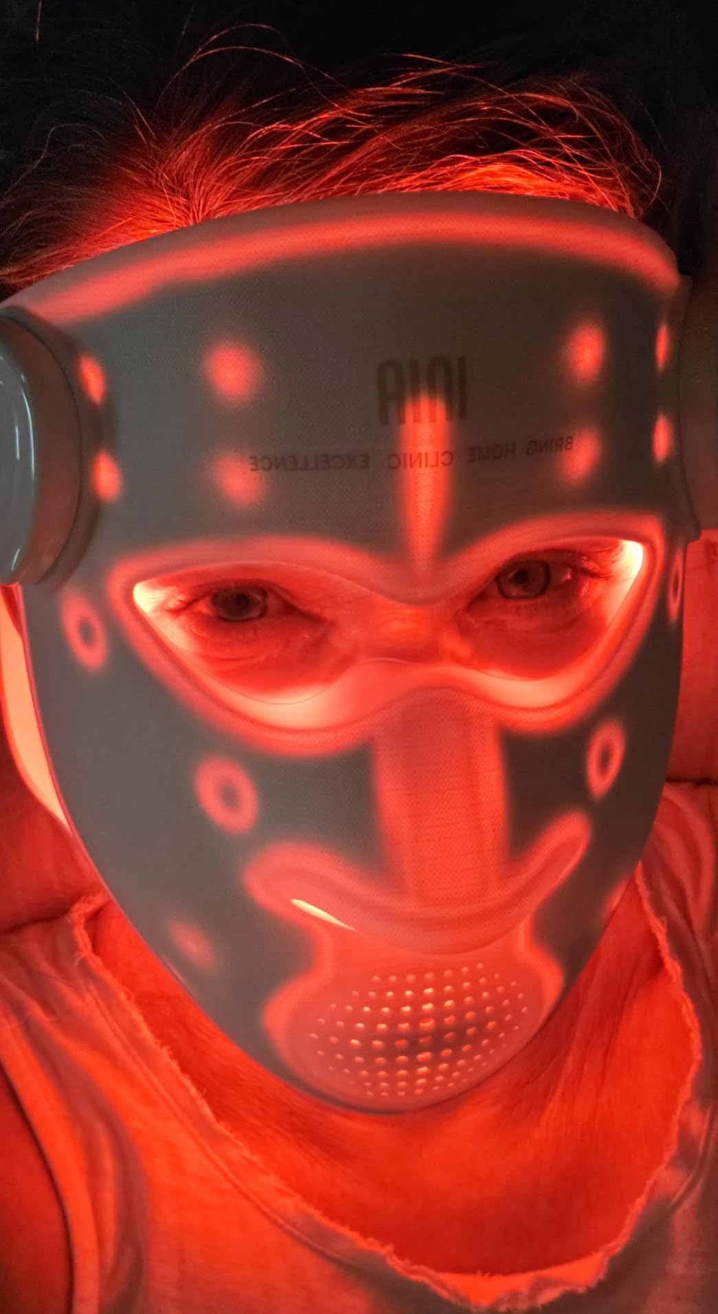 INIA Glow 4D Wireless Red Light Therapy Mask for Face, Dual NIR, 320 LEDs | 4D Contour-Fit, Under-Eye Cooling, 4 Modes, Cordless & Rechargeable, Home & Travel Use, Skincare Gift for Women Wife Mom customer photo 1