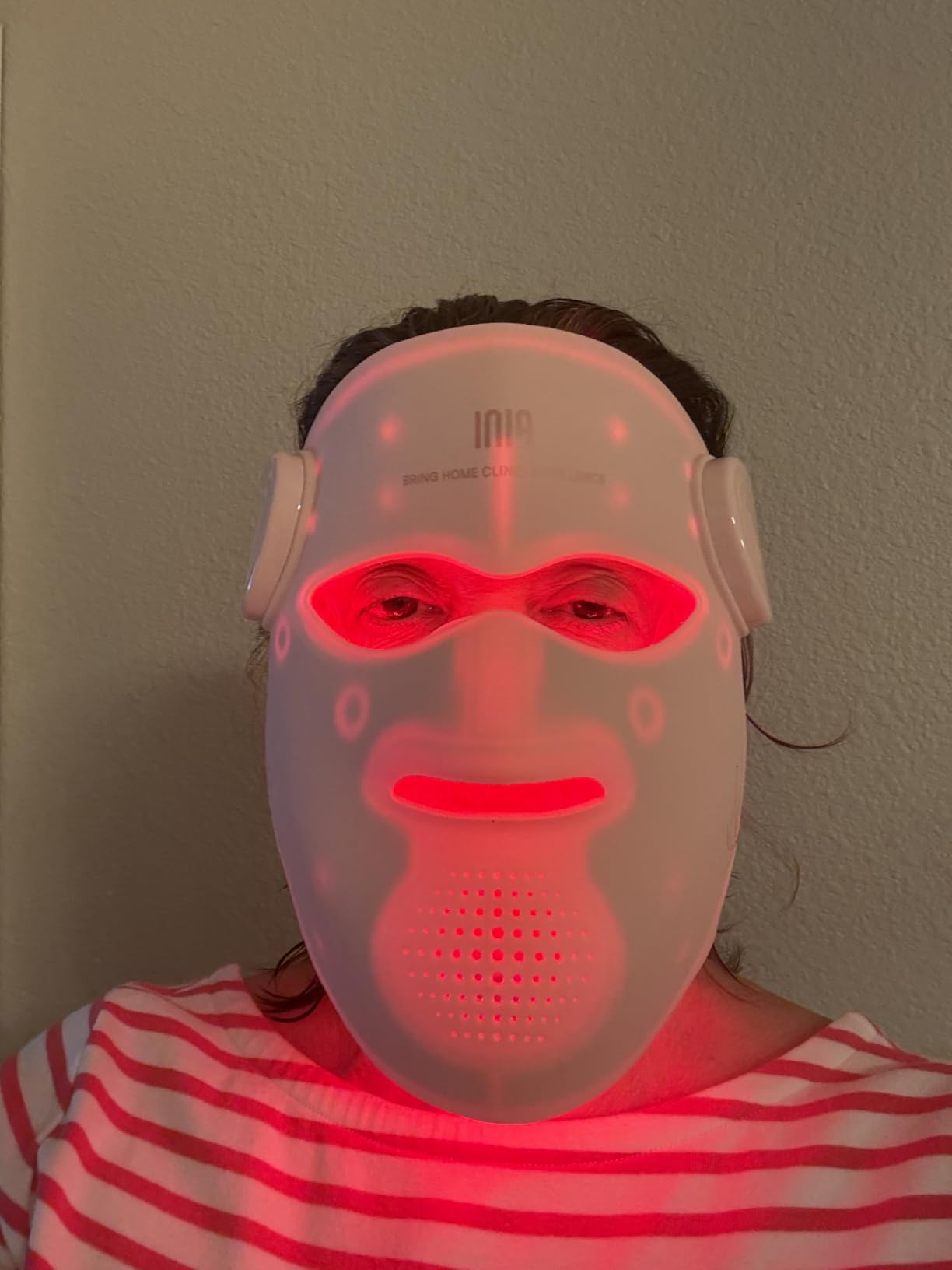 INIA Glow 4D Wireless Red Light Therapy Mask for Face, Dual NIR, 320 LEDs | 4D Contour-Fit, Under-Eye Cooling, 4 Modes, Cordless & Rechargeable, Home & Travel Use, Skincare Gift for Women Wife Mom customer photo 2
