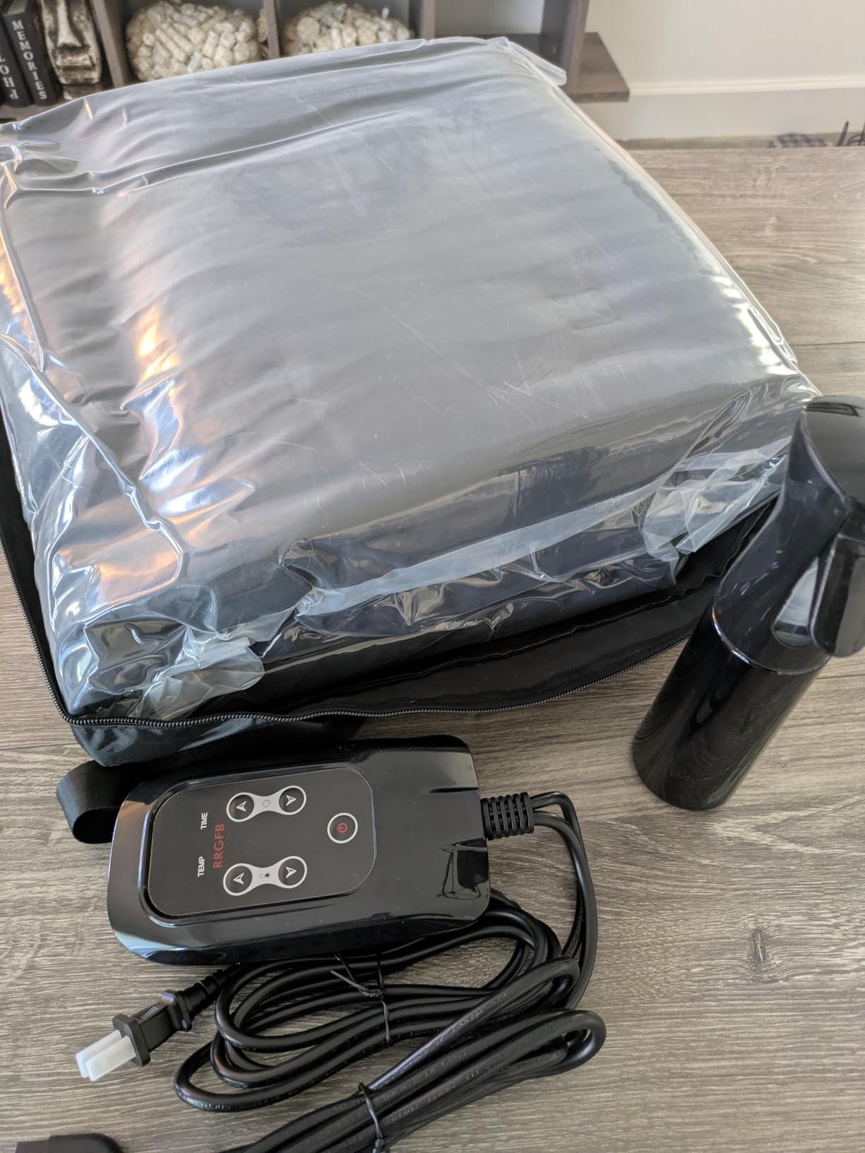 Infrared Sauna Blanket for Home, Low EMF Carbon Crystal Heating, Portable Dry Sauna Bag for Relaxation, Detoxification, 5.9ft x 2.6ft, PU Sleeveless-Black customer photo 1