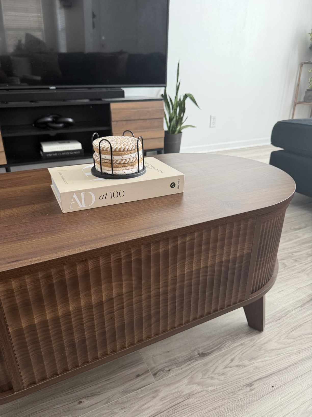 LYNCOHOME 43.3'' Fluted Lift Top Coffee Table with Storage, Modern Oval Coffee Table for Living Room or Home Office (Walnut) customer photo 2