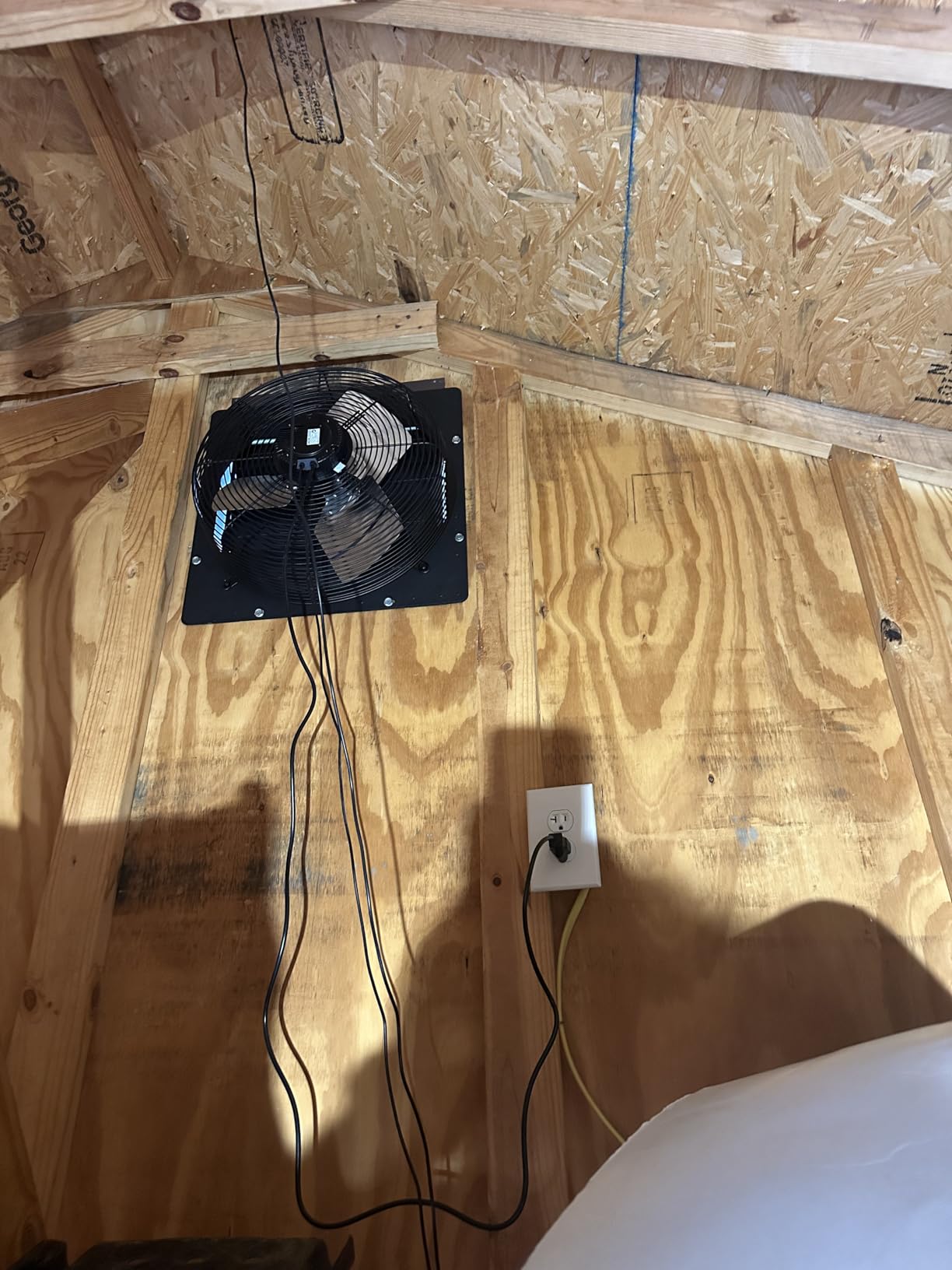 VEVOR 14 inch Exhaust Fan, Wall Mounted Attic Fan with Variable Speed, Temperature & Humidity Controller, 2000 CFM, Automatic Shutter, EC Motor & Timer, Ventilation Cooling for Garage, Greenhouse, Shed, Black customer photo 2