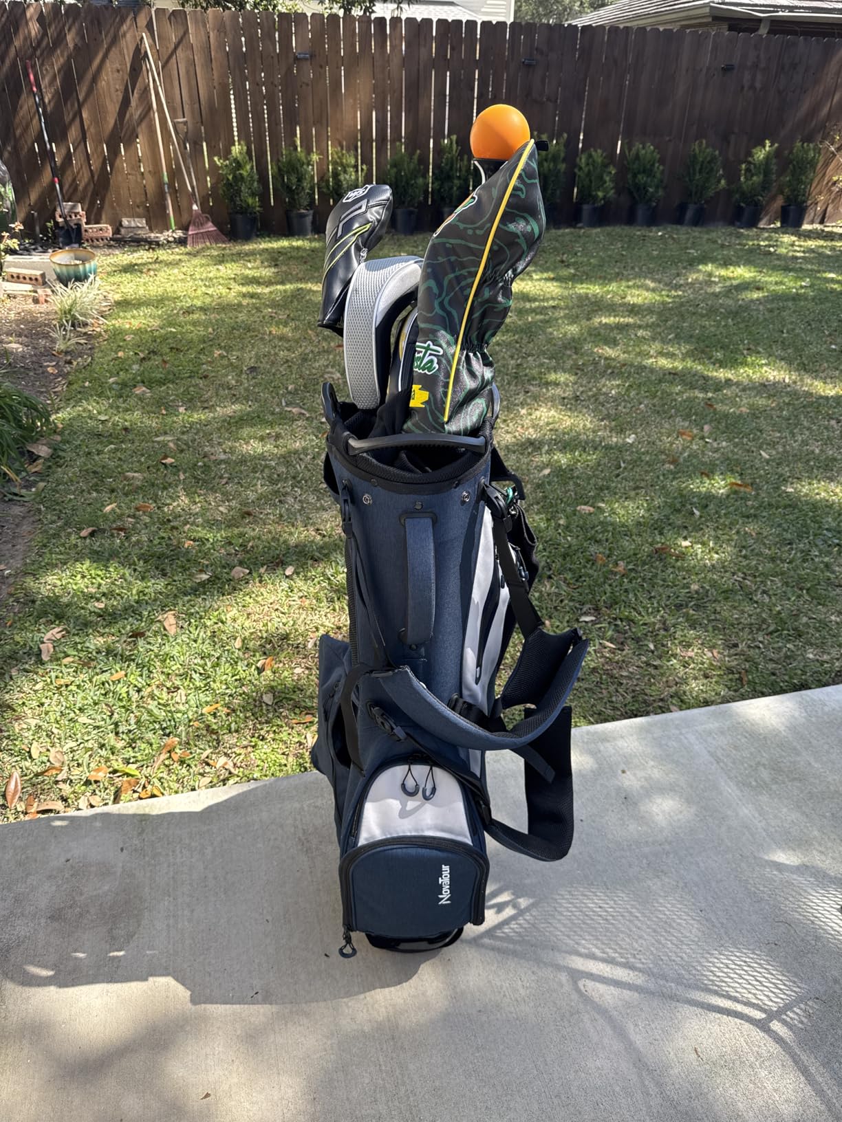 Golf Stand Bag - Lightweight Golf Bag with Stand and 7 Way Dividers, Dual Strap, Waterproof Pocket, Insulated Sleeve, Easy-Lift Handles and Swing-Cam Holder customer photo 1