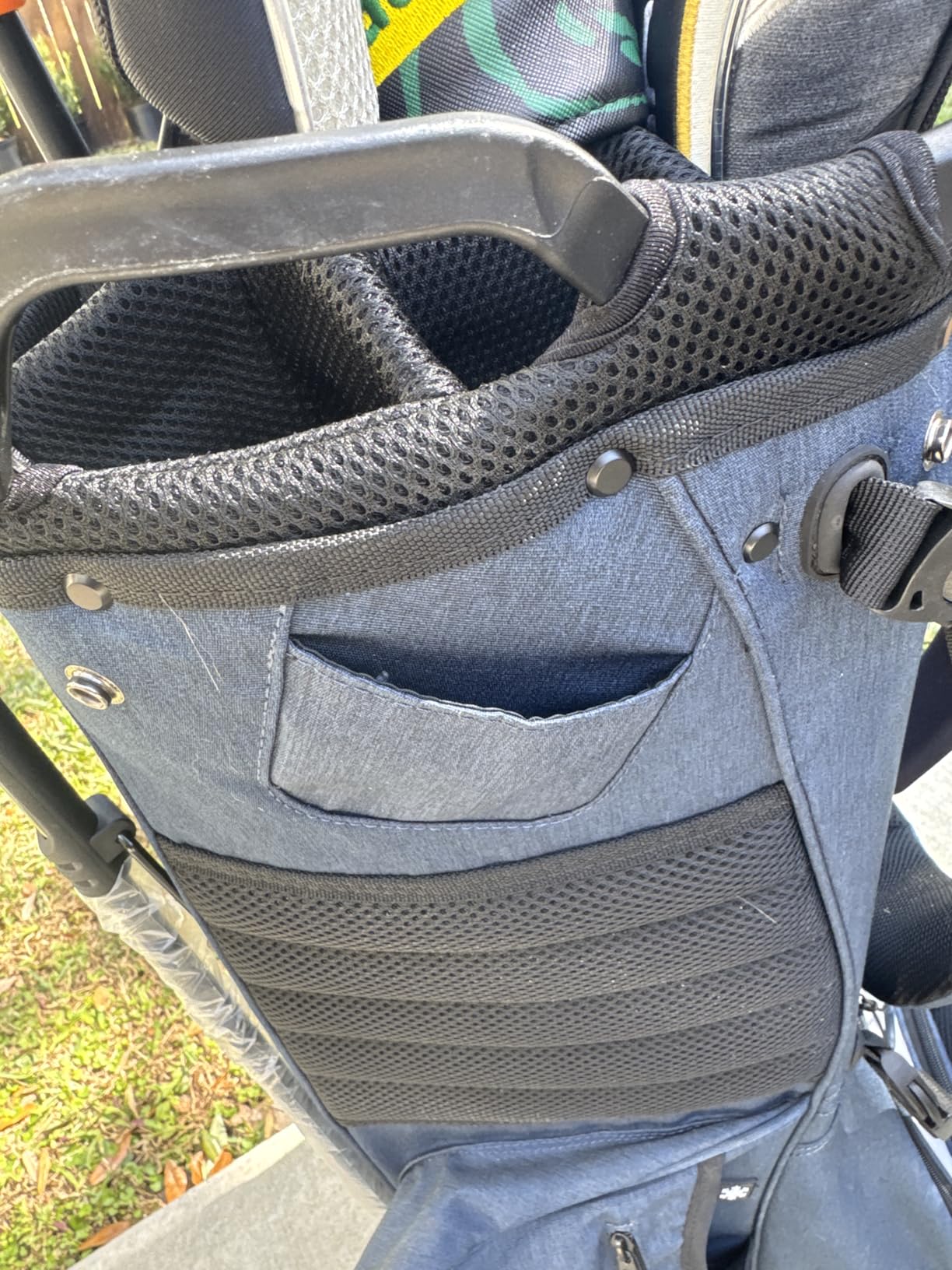 Golf Stand Bag - Lightweight Golf Bag with Stand and 7 Way Dividers, Dual Strap, Waterproof Pocket, Insulated Sleeve, Easy-Lift Handles and Swing-Cam Holder customer photo 2