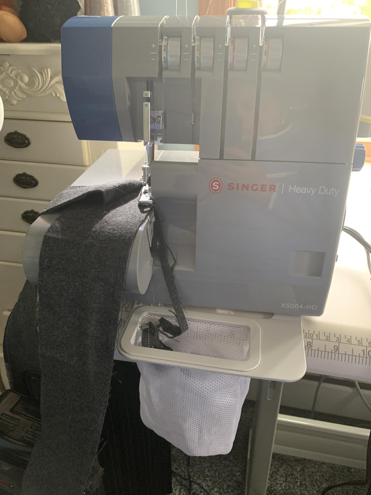 SINGER HD0500S Heavy Duty Serger Overlock Machine, 2-3-4 Thread, 1300 stitches/min, LED light, metal frame customer photo 1