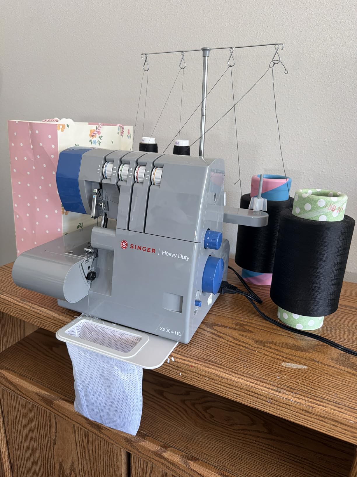 SINGER® HD0500S Heavy Duty Serger Overlock Sewing Machine, Classic Black | 2/3/4 Thread, 6 Stitch Types, 1300 Stitches/Min, LED Light, Free Arm, Differential Feed, Metal Frame customer photo 2