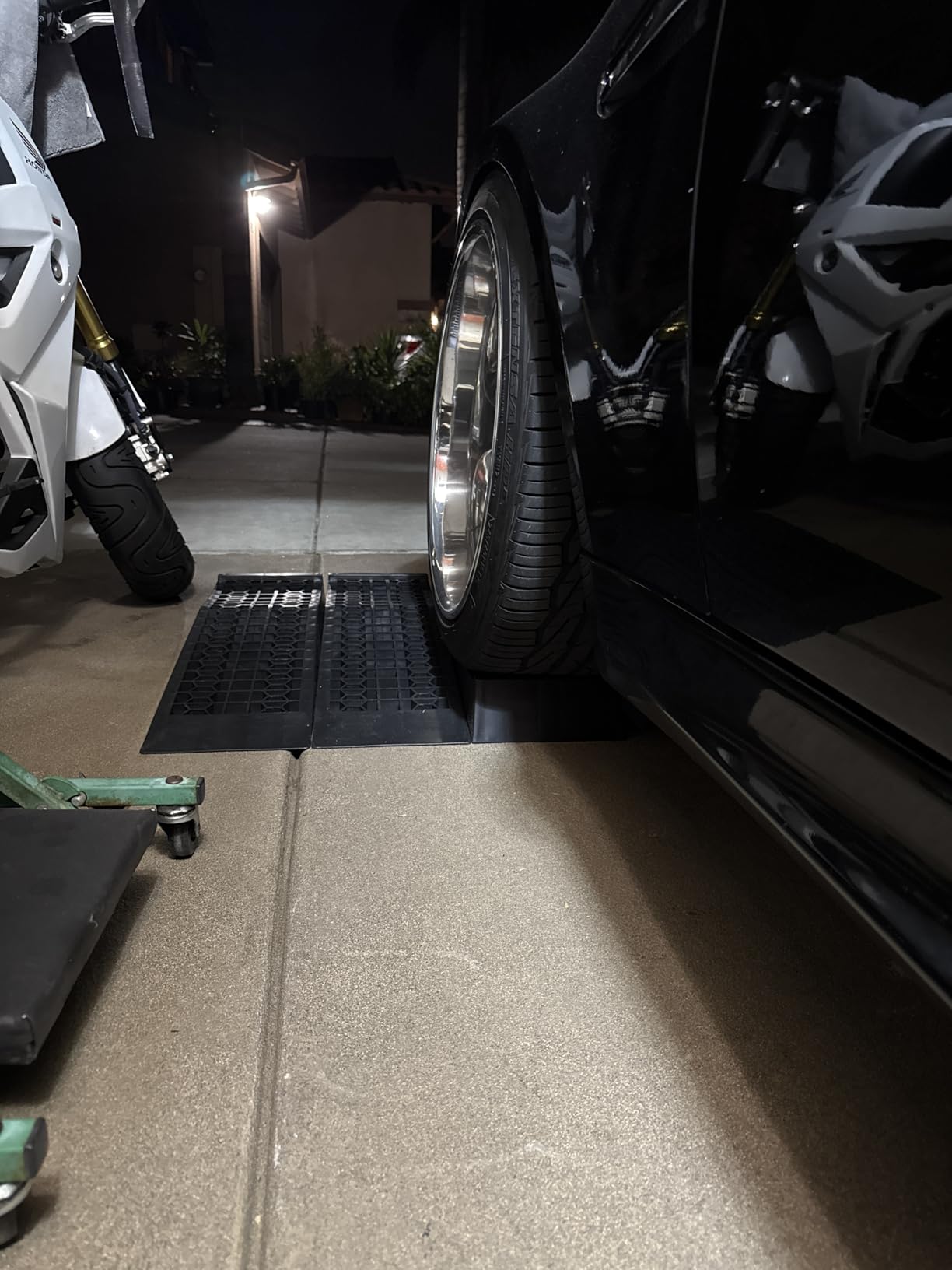 VEVOR Car Ramps, 2 PCS 16000 lbs GVW Capacity, 6.7 in Lift Height, Portable High Profile Car Service Ramps for Home Garage Maintenance and Oil Changes customer photo 2