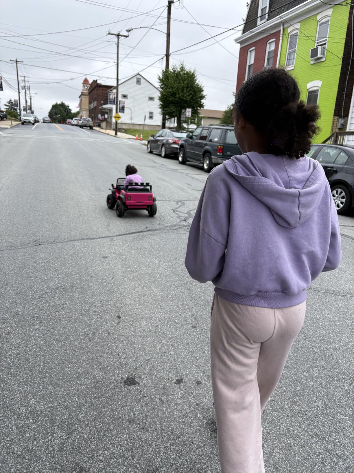 24V Ride on Toys w/Remote Control, 4WD Kids Ride on Truck Car, 3 Speed, Bluetooth Music, Wide Seat, Spring Suspension, LED Light, Birthday for Boys Girls Toddler(Black+Pink) customer photo 1