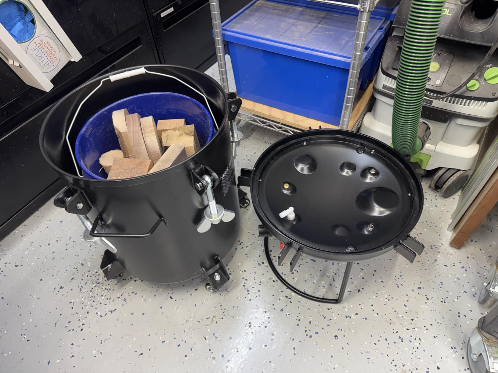VEVOR Heavy Duty Steel Pressure Pot, 10.6 Gal/40 L Heavy Duty Steel Air Tool Pressure Pot, Pressures Pots with Three Quick-Connect Couplers customer photo 2