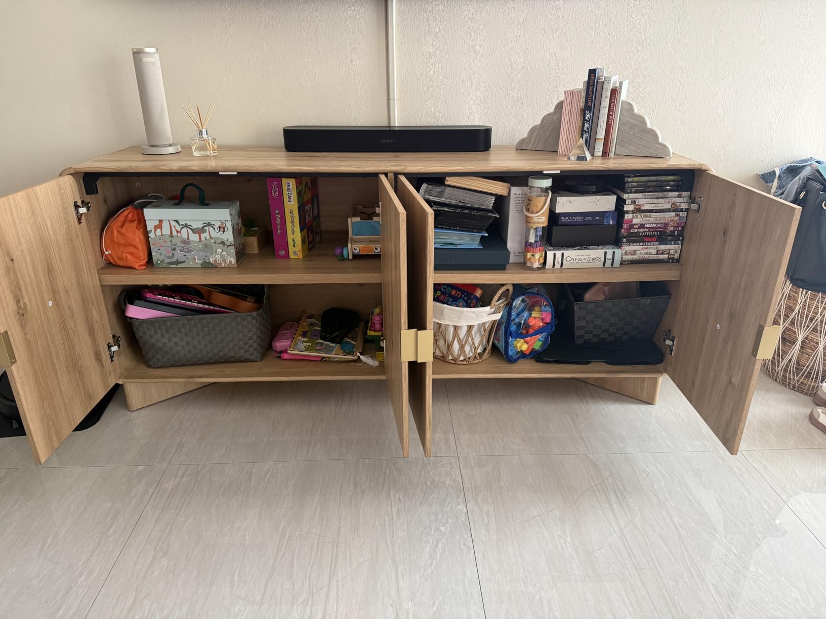IFGET 70-Inch Modern Curved Sideboard Buffet Cabinet with Adjustable Shelves, Natural Oak customer photo 2