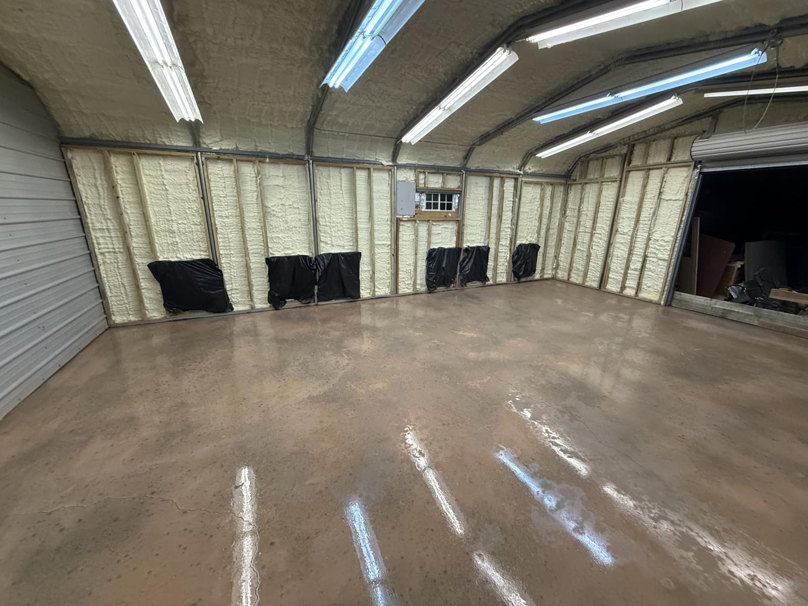 STANLEY F 990P Supercoat Spray Foam Insulation Kit - Closed Cell Spray Foam Covers Up to 480 Sq.Ft.,(11.32 / 2 inch R-Value) - Gun, Cleaner, Safety Items Included - 27.1 oz, 24 Pack customer photo 1