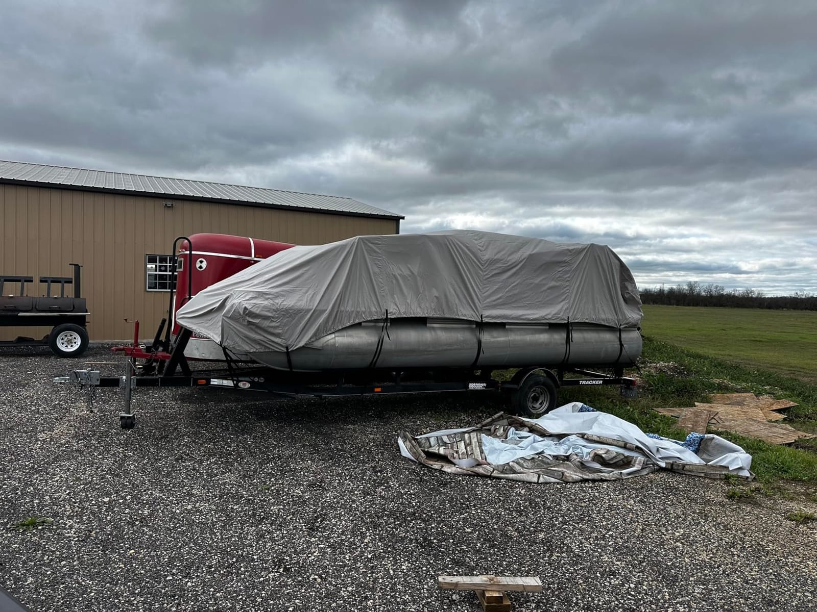 Pontoon Boat Cover 22-24 ft, 1200D Heavy Duty Waterproof Trailerable Cover for Pontoon Boats Up to 8.5 ft Beam, 16 Straps, Elastic Hem & Outboard Motor Cover, Gray customer photo 2