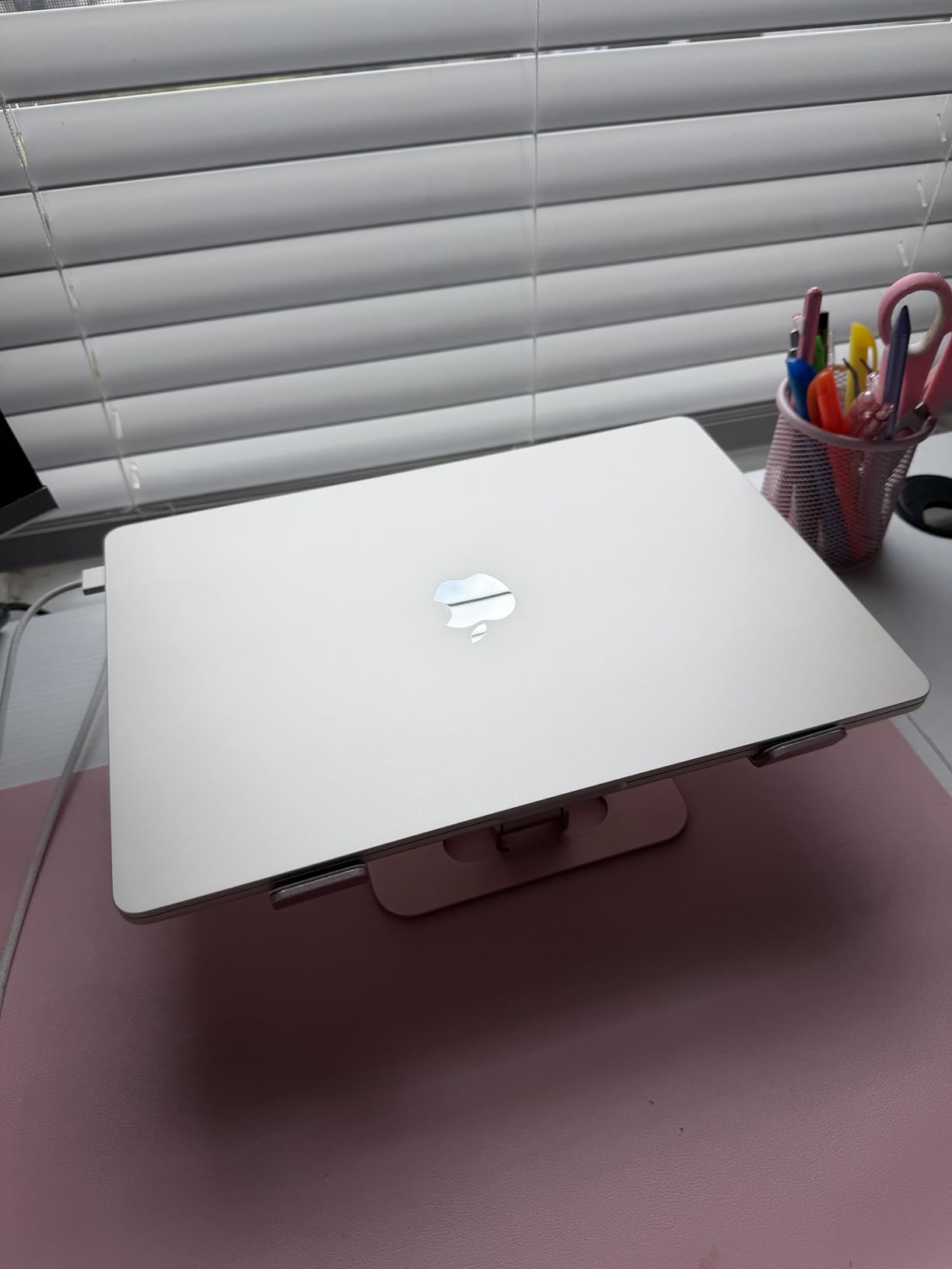 Apple 2026 MacBook Air 15-inch Laptop with M5 chip: Built for AI, 15.3-inch Liquid Retina Display, 16GB Unified Memory, 512GB SSD, 12MP Center Stage Camera, Touch ID, Wi-Fi 7; Midnight customer photo 1