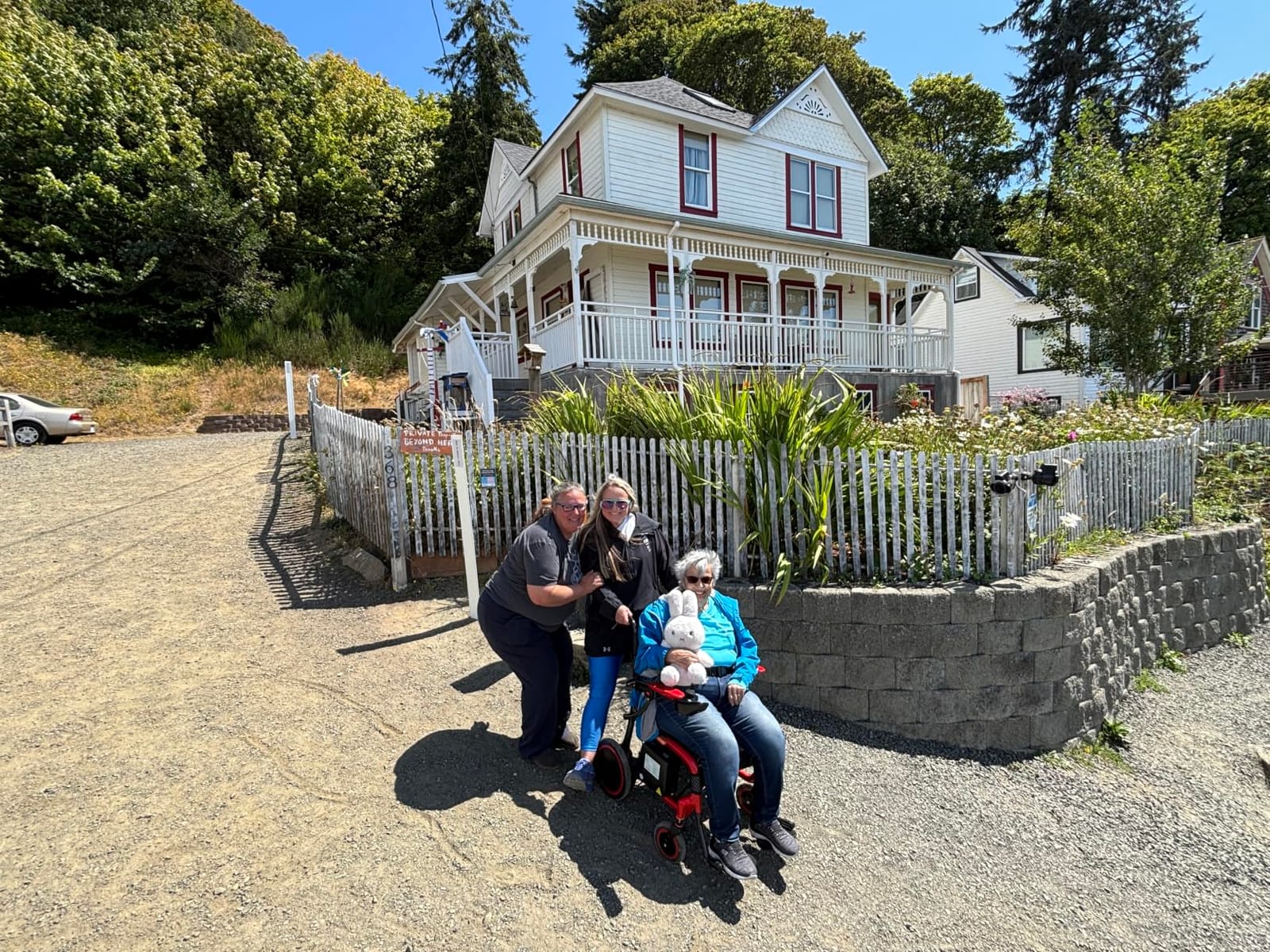 440 lb Capacity Electric Wheelchair, 22 inch Wide Seat, 30+Miles 700W Motor Power All Terrain Wheelchair, Motorized Wheelchair with Dual Battery(12AH+12AH), with Dust Cover and Backpack customer photo 2