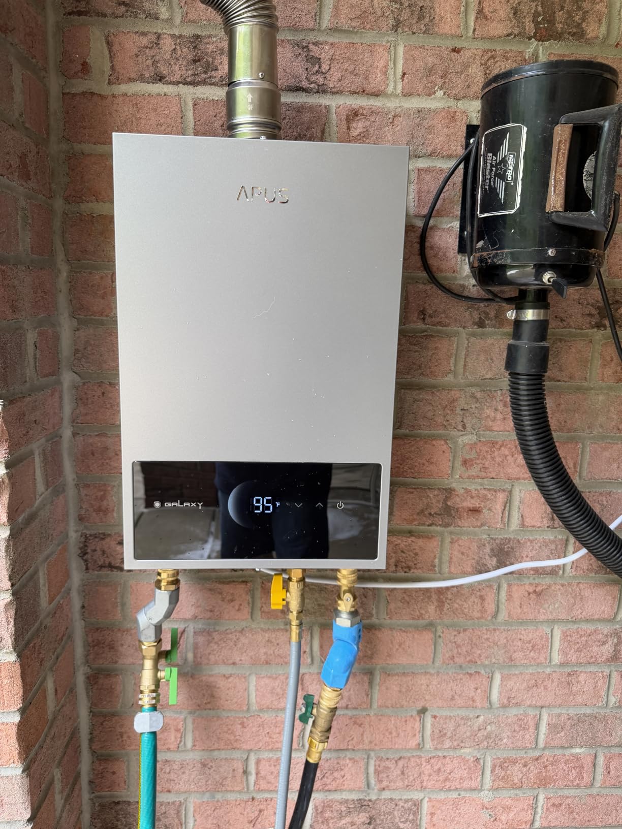 APUS Tankless Water Heater Natural Gas, Up to 5.5 GPM, Indoor Tankless Water Heater, 120,000 BTU on Demand Instant Hot Water Heaters with Smart Digital Display, Space Gray customer photo 2