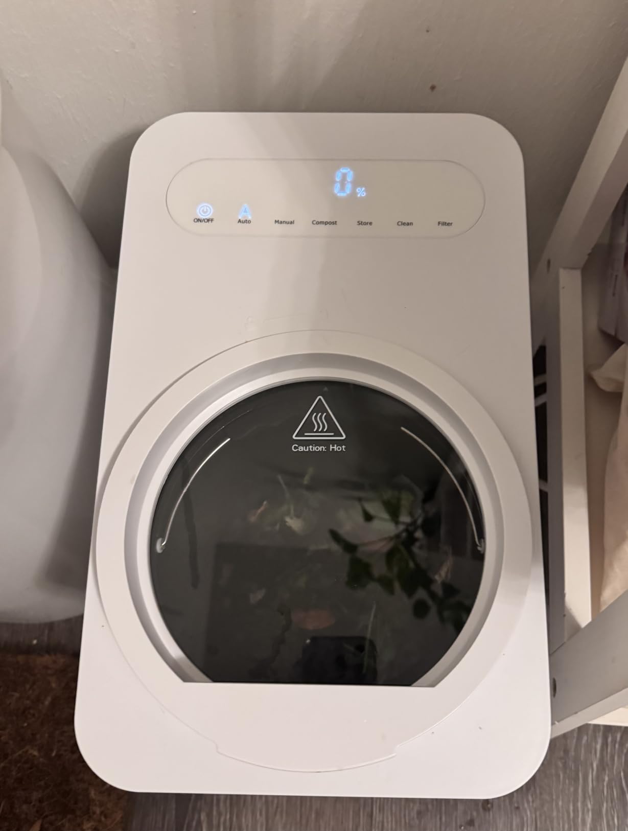 4.5L Large Electric Kitchen Composter & Food Recycler, Smart Indoor Odorless Countertop Compost Bin with Store Mode Quiet ≤45dB for Home, Auto Process to Fertilizer in 4-8H, White customer photo 1