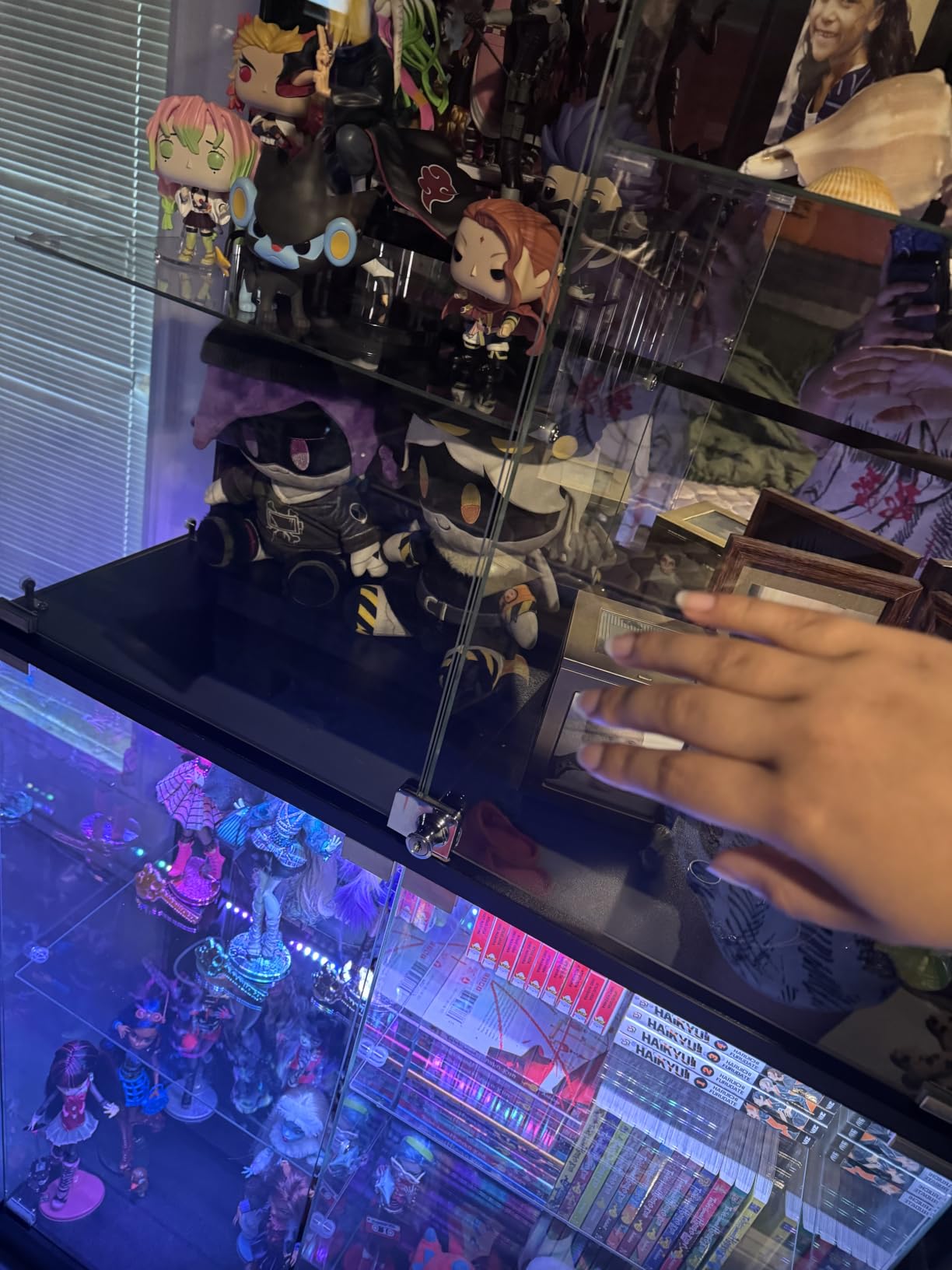 Lvifur 10-Tier Glass Display Cabinet with RGB Light&Auto Sensor,Gaming Room | 71''H Lockable Curio Cabinet with Glass Doors,China Cabinets with Removable Shelves for Collectibles,Lighted Showcase customer photo 1