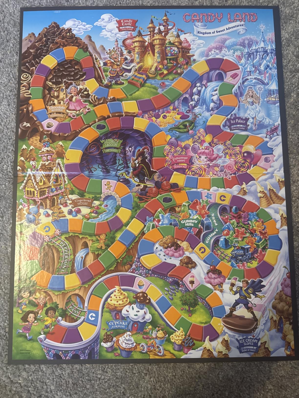 Hasbro Gaming Candy Land Kingdom of Sweet Adventures Board Game for Kids, Gifts for Boys and Girls, Ages 3 & Up (Amazon Exclusive) customer photo 1