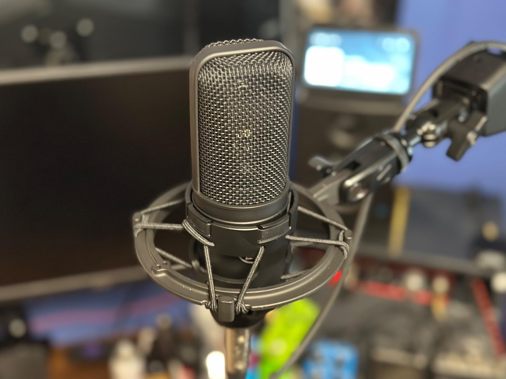 Audio-Technica AT4040 Cardioid Condenser Microphone customer photo 1