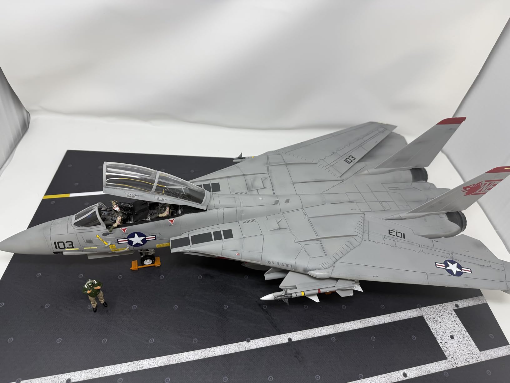 Tamiya F-14A Tomcat Black Knights 1/32 Aircraft (TAM60313) customer photo 2