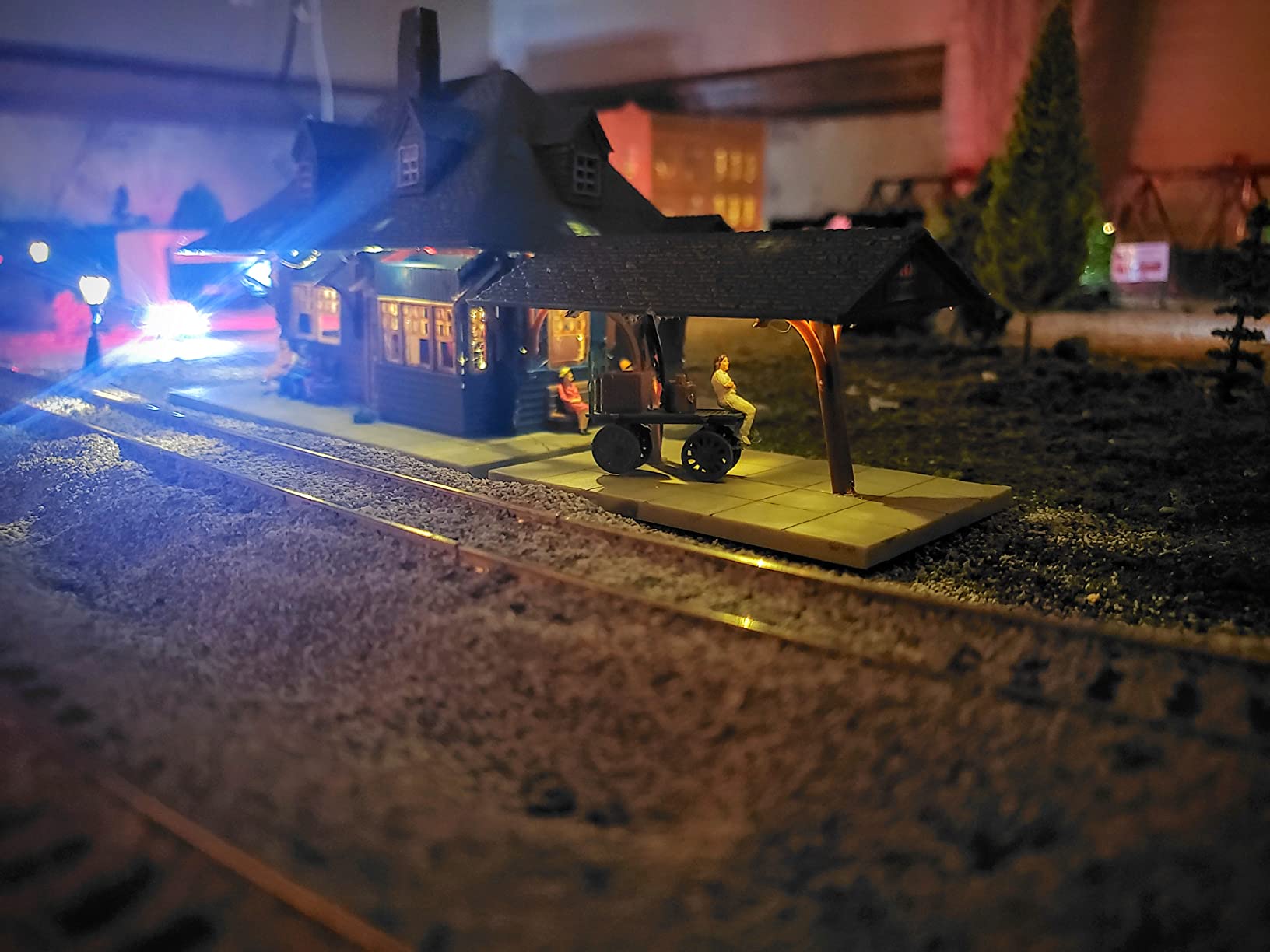 ATLAS MODEL 706 Passenger Station Kit HO customer photo 2