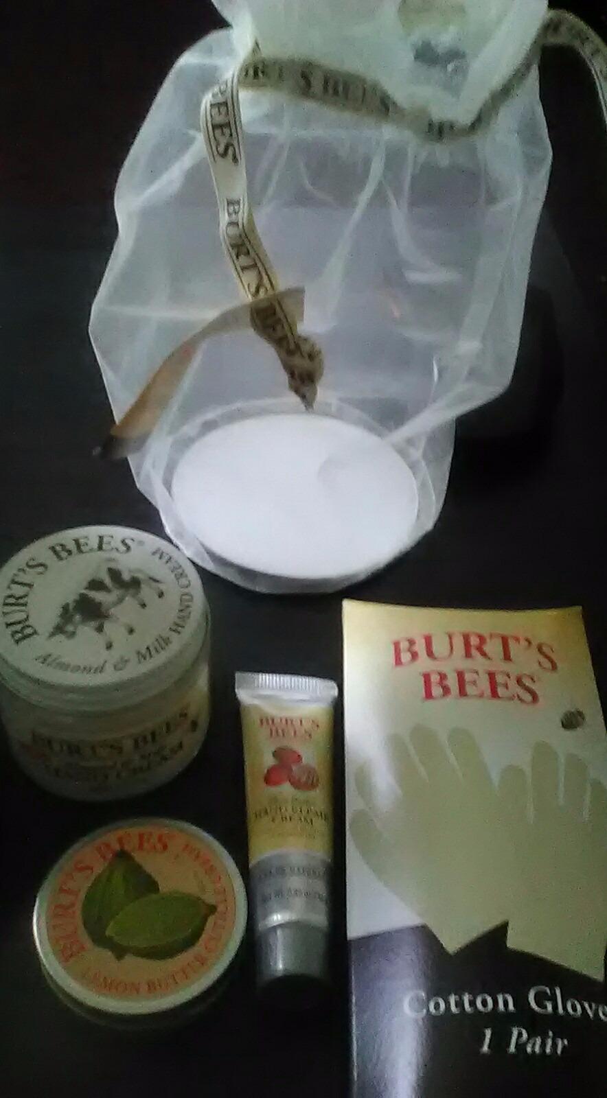 Burt's Bees Hand Repair Gift Set, 4 Products customer photo 1