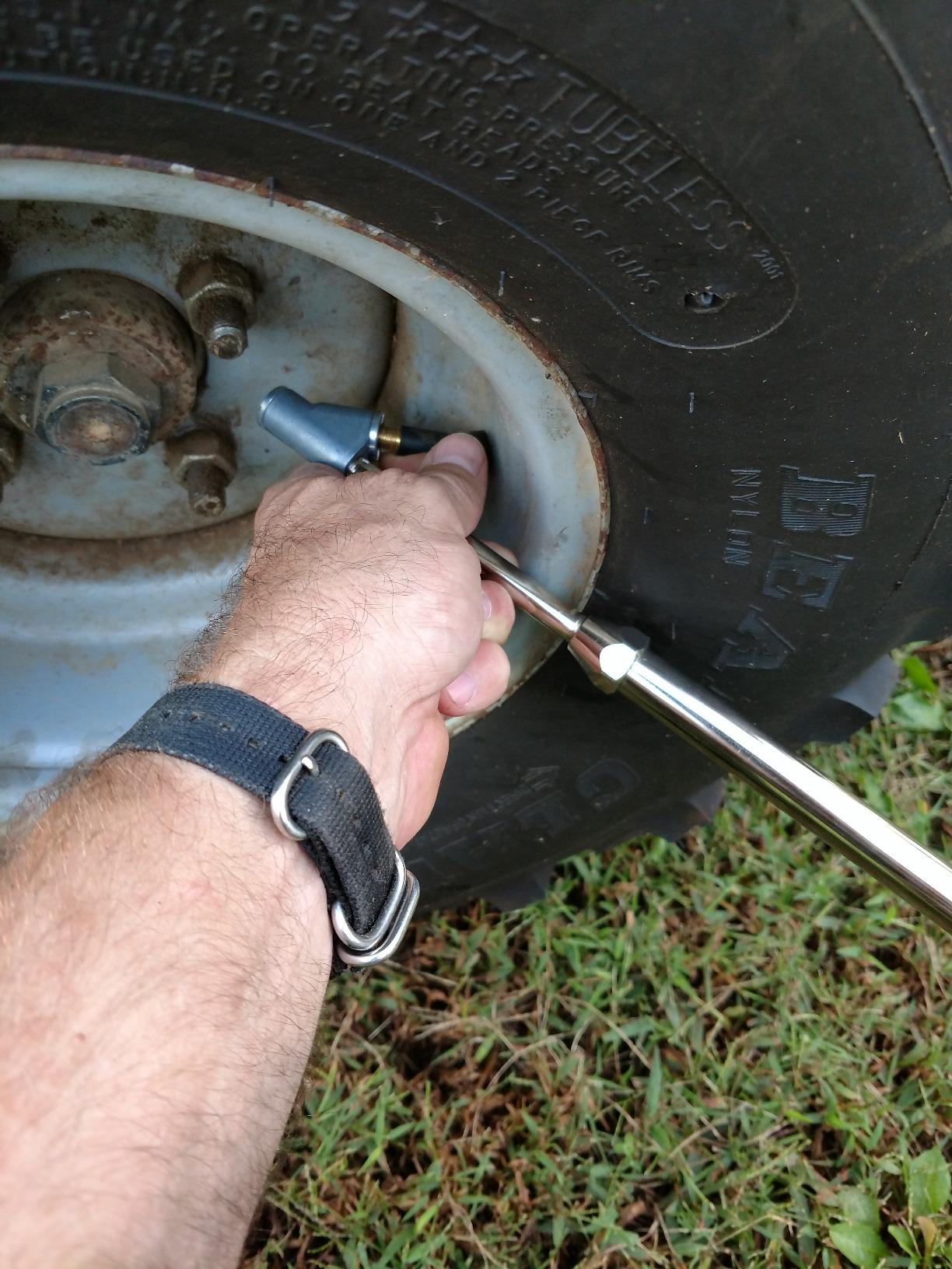 Milton S-986 Straight Foot Dual Head Tire Pressure Gauge with Dual Head Chuck, 10-160 PSI customer photo 2