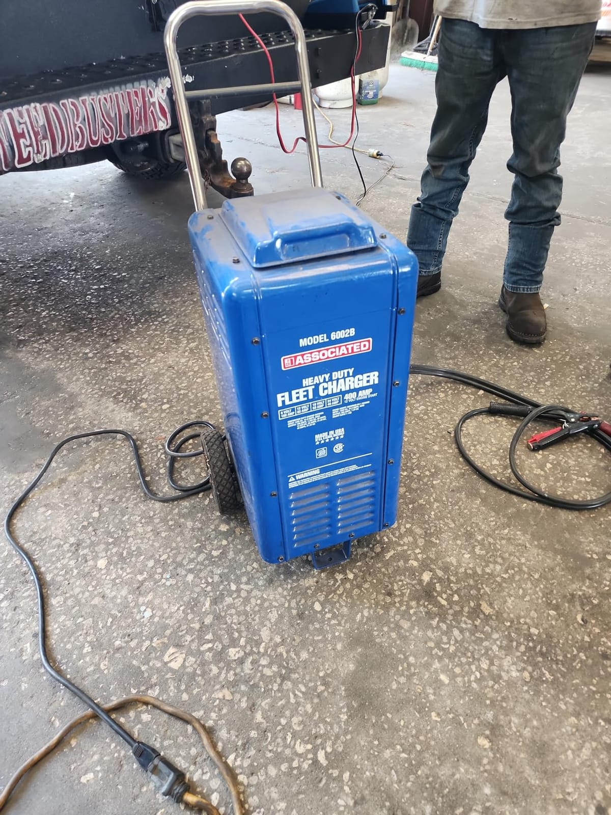 Associated Equipments 6002B 6/12/18/24V 100/80/50/40 Amp 400 Amp Charger Cranking Assist with Wheels customer photo 1