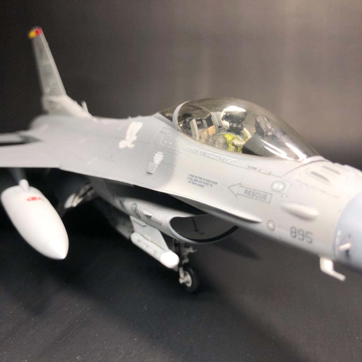Tamiya 61098 1/48 Lockheed Martin F-16CJ Plastic Model Airplane Kit customer photo 1