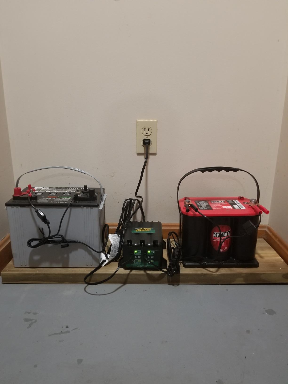Battery Tender Plus 2 Bank Multibank Charger - 2.5 AMP (1.25 AMPs Per Bank) - Smart 12V Multi Battery Charger and Maintainer for Standard, AGM, and Lithium LiFePO4-022-0165-DL-WH customer photo 2