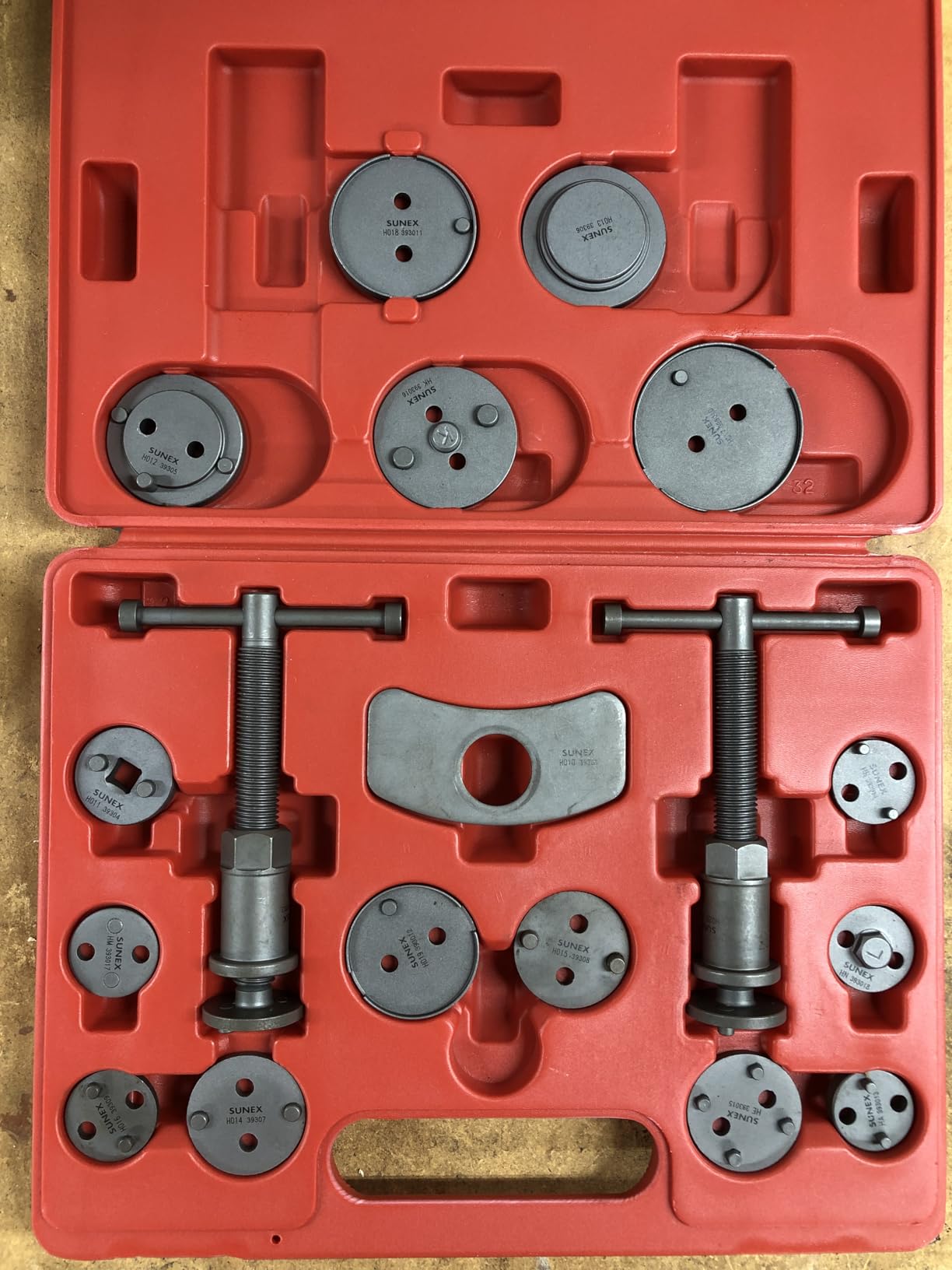 SUNEX TOOLS 3930 18-Piece Master Disc Brake Caliper Tool Set and Wind Back Kit, Compressor, Spreader Tool Set for Brake Pad Replacement with Magnetic Thrust Bolts customer photo 2
