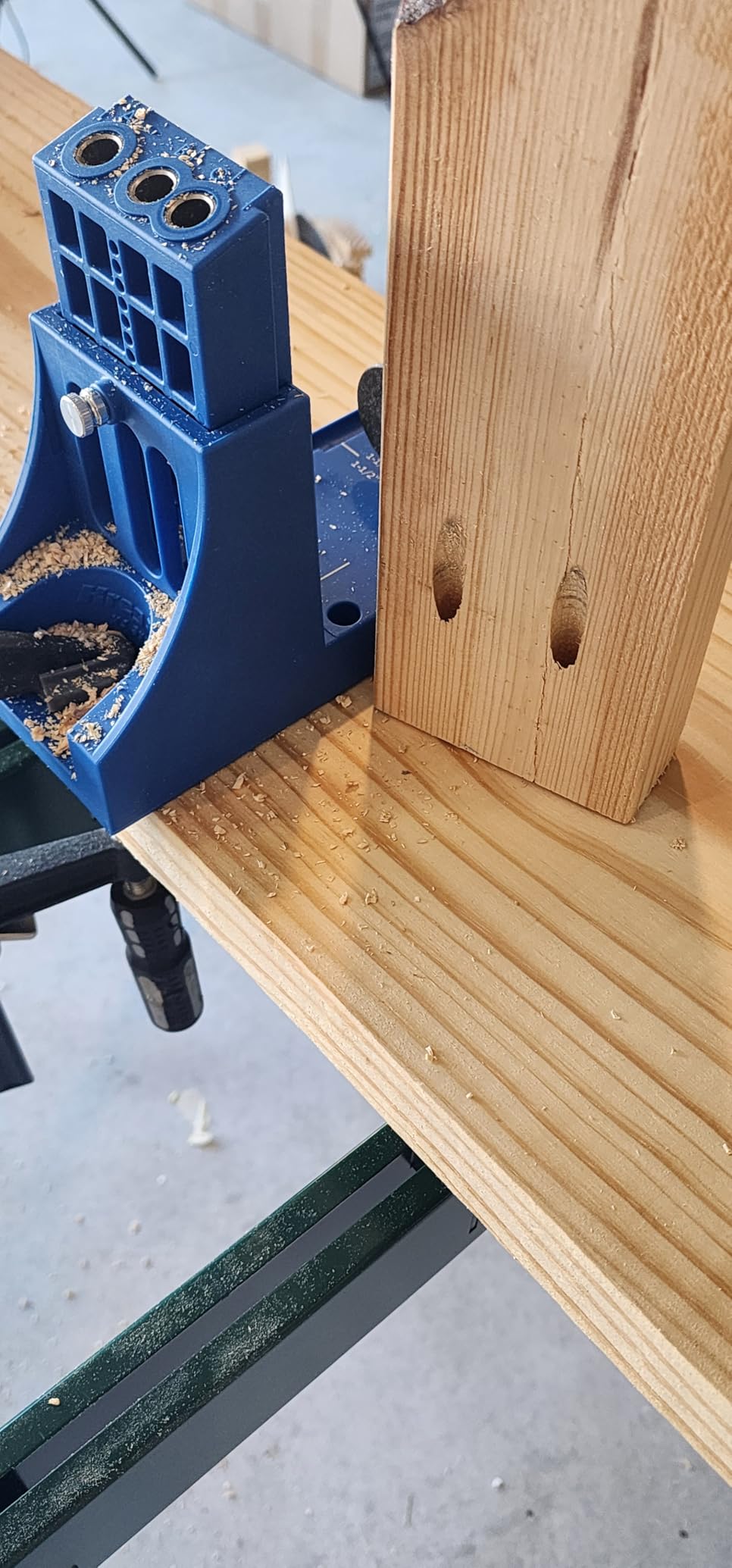 Kreg K4 Pocket Hole Jig - Adjustable, Versatile Jig for Strong Joints - Create Perfect, Rock-Solid Joints - Easily Adjustable Drill Guides - For Materials 1/2