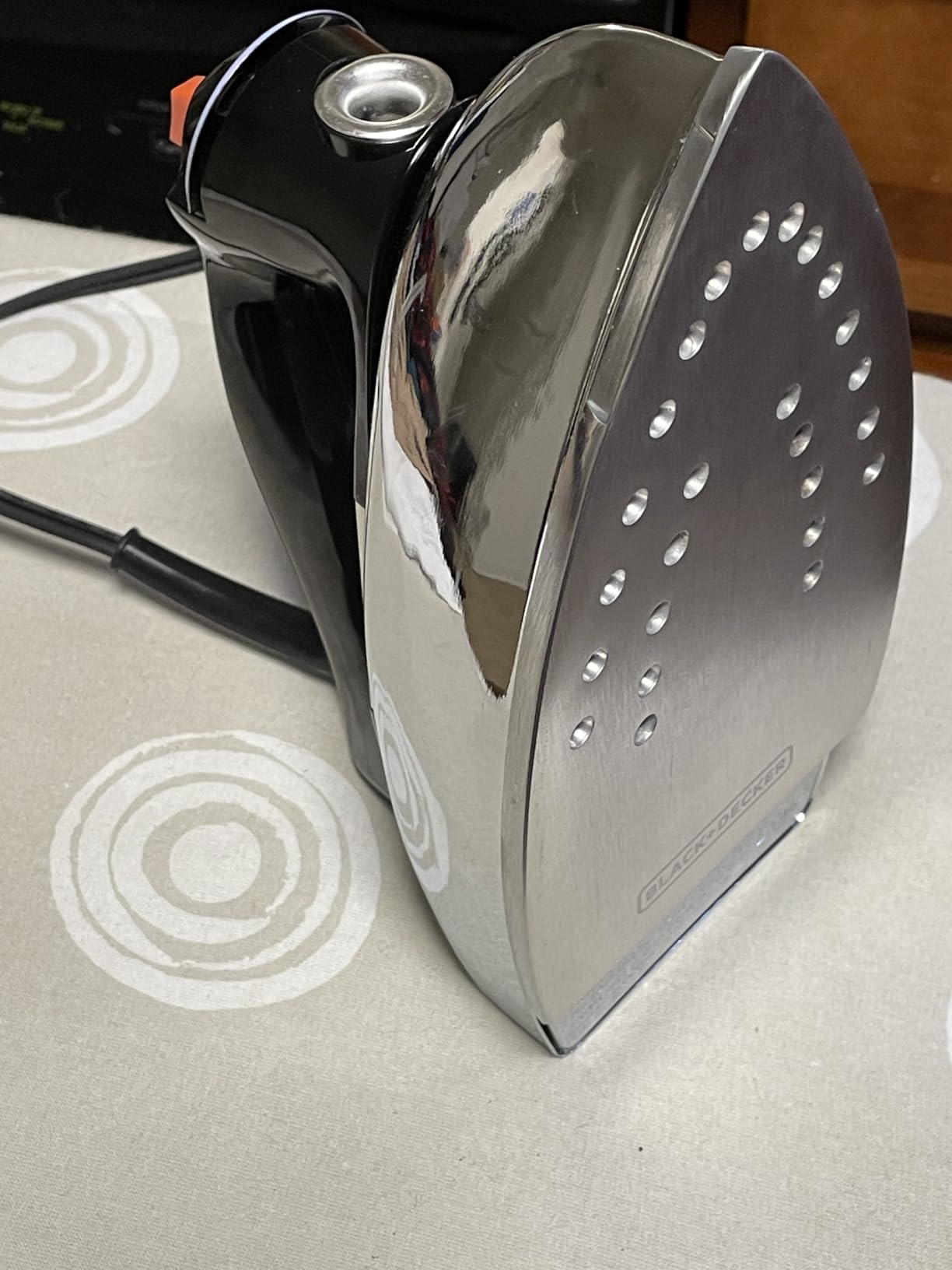 BLACK+DECKER Classic Steam Iron with Aluminum Soleplate customer photo 2
