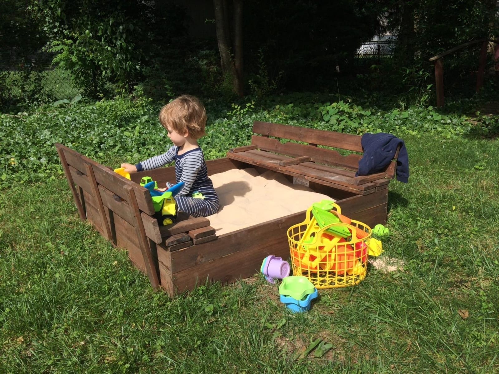Badger Basket Cedar Sandbox with Lid & Benches - Outdoor Wooden Sandbox for Kids with Folding Cover - Large Backyard Playset (46.5 x 46.5 x 9.5) customer photo 2