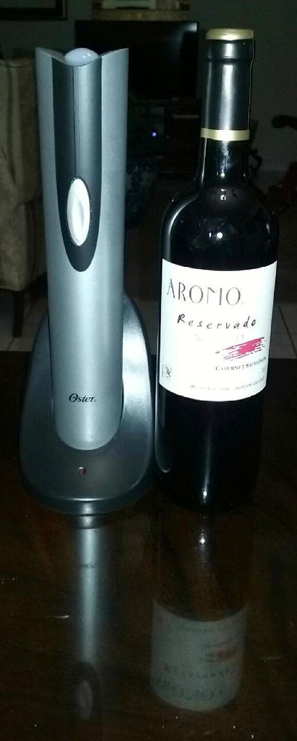 Oster Cordless Electric Wine Bottle Opener with Foil Cutter, Silver customer photo 1