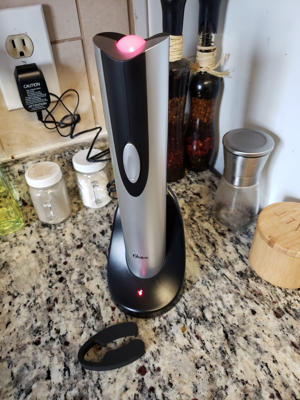 Oster Cordless Electric Wine Bottle Opener with Foil Cutter, Silver customer photo 2