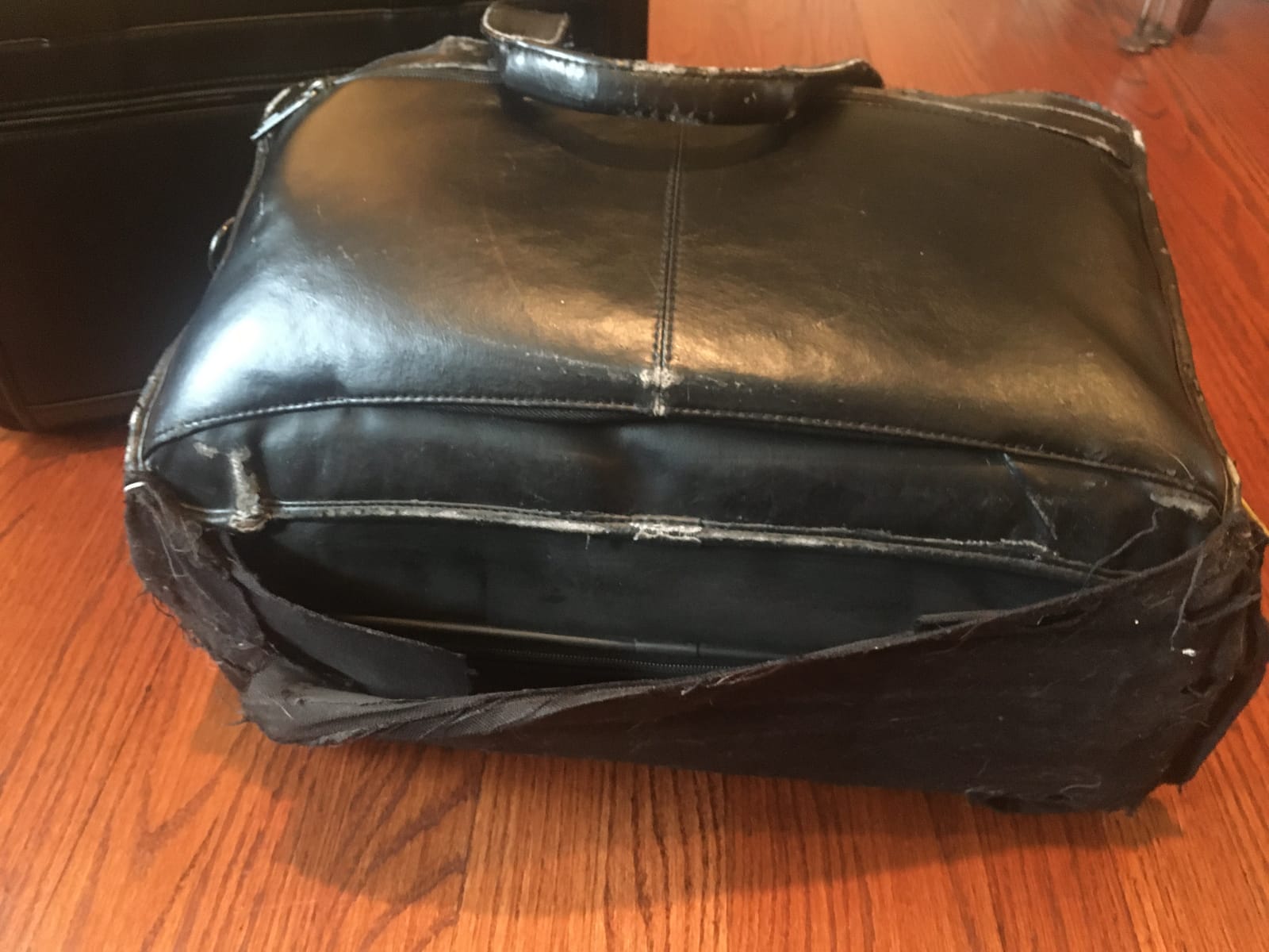 Samsonite Leather Expandable Briefcase, Black, One Size customer photo 1