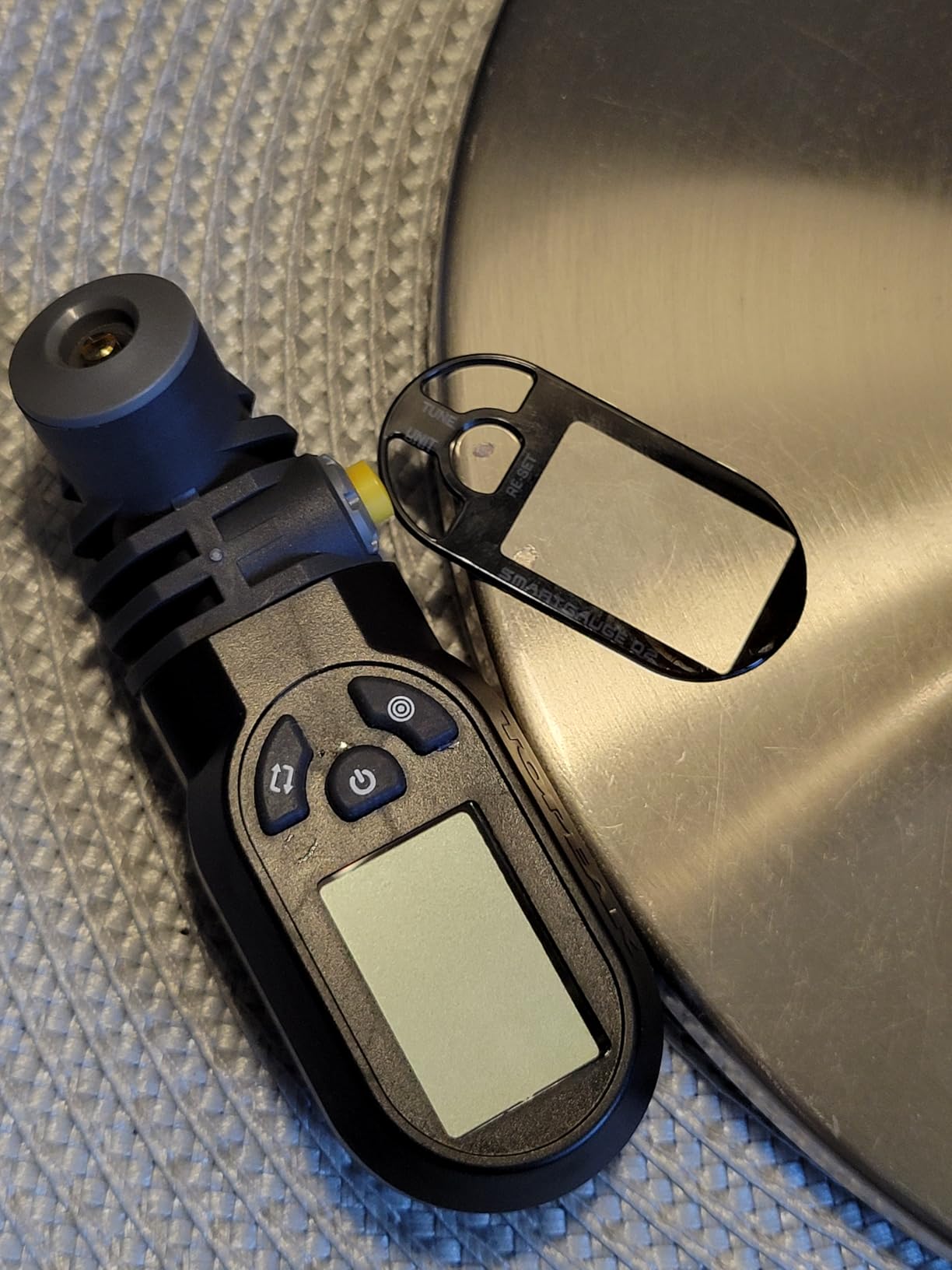 Topeak SmartGauge D2 Digital Tire Pressure Gauge – Presta/Schrader Compatible, 250 Psi/17 Bar, Precision Air Pressure Reader with LCD Display for Bikes, Motorcycles & Sports Equipment customer photo 1