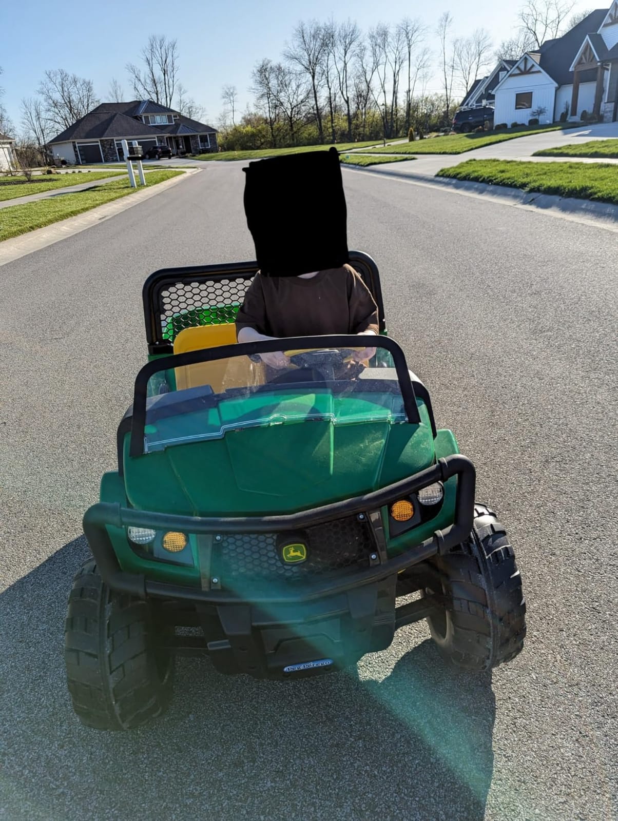 Peg Perego John Deere Gator XUV Extra-Large 12 Volt Ride-on, Durable Design for Kids 3-8, Green customer photo 2
