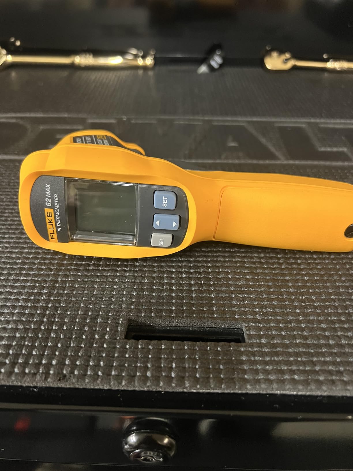 Fluke 62 Max Industrial Infrared Thermometer, -22 to +932 Degree F Range, Single Laser Targeting, 10:1 Distance to Spot Ratio, IP54 Rating, Includes 3 Year Warranty customer photo 2